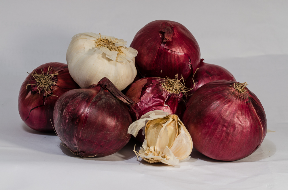 red onions and garlic