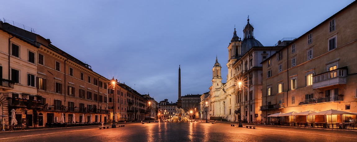 Navona in vestito blu