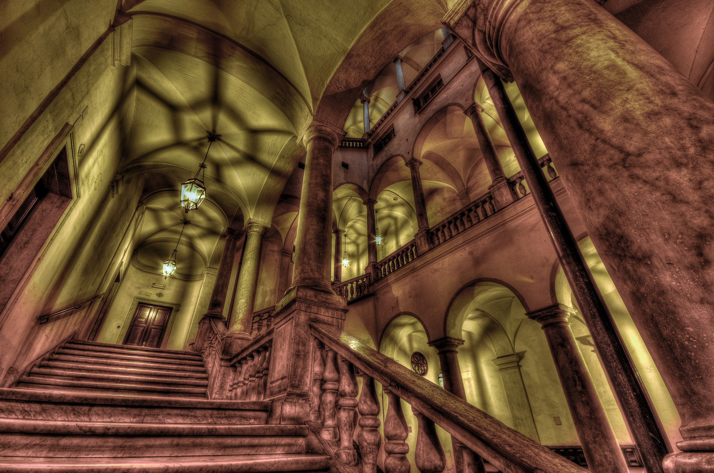 Palazzo De Marini (Genova) giochi di luce...