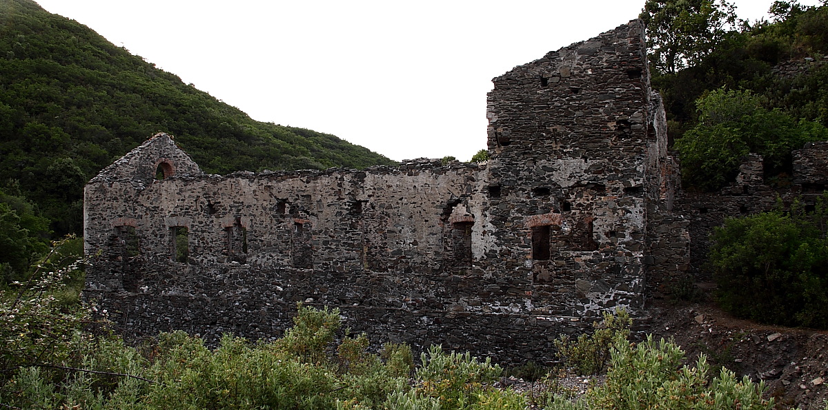 old laundry site of an ancient mnerario Lula