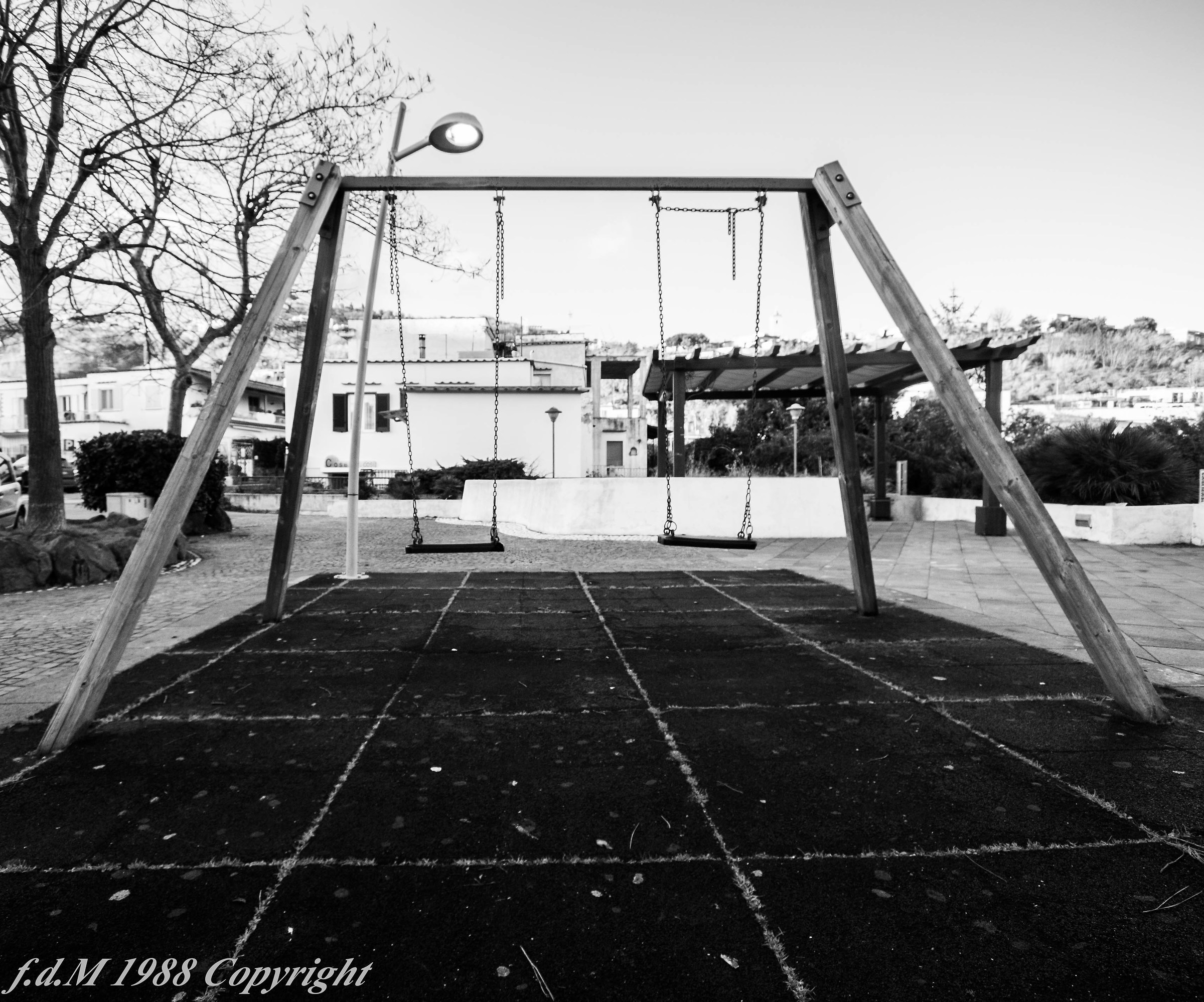 l altalena triste senza bimbi