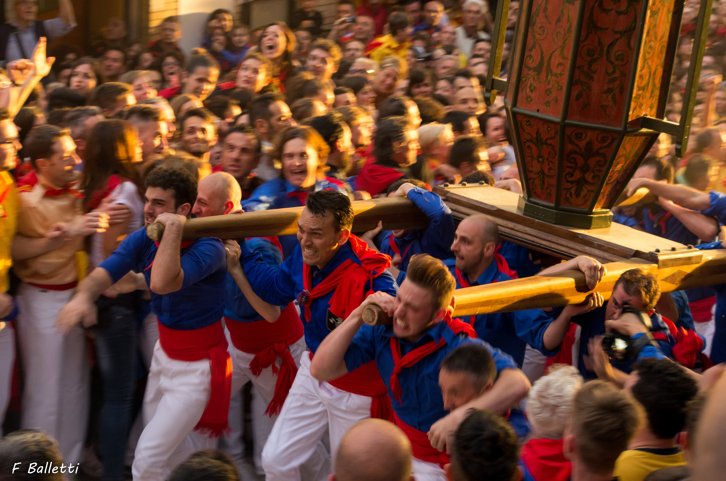 Ceraioli in corsa (festa dei Ceri di Gubbio)