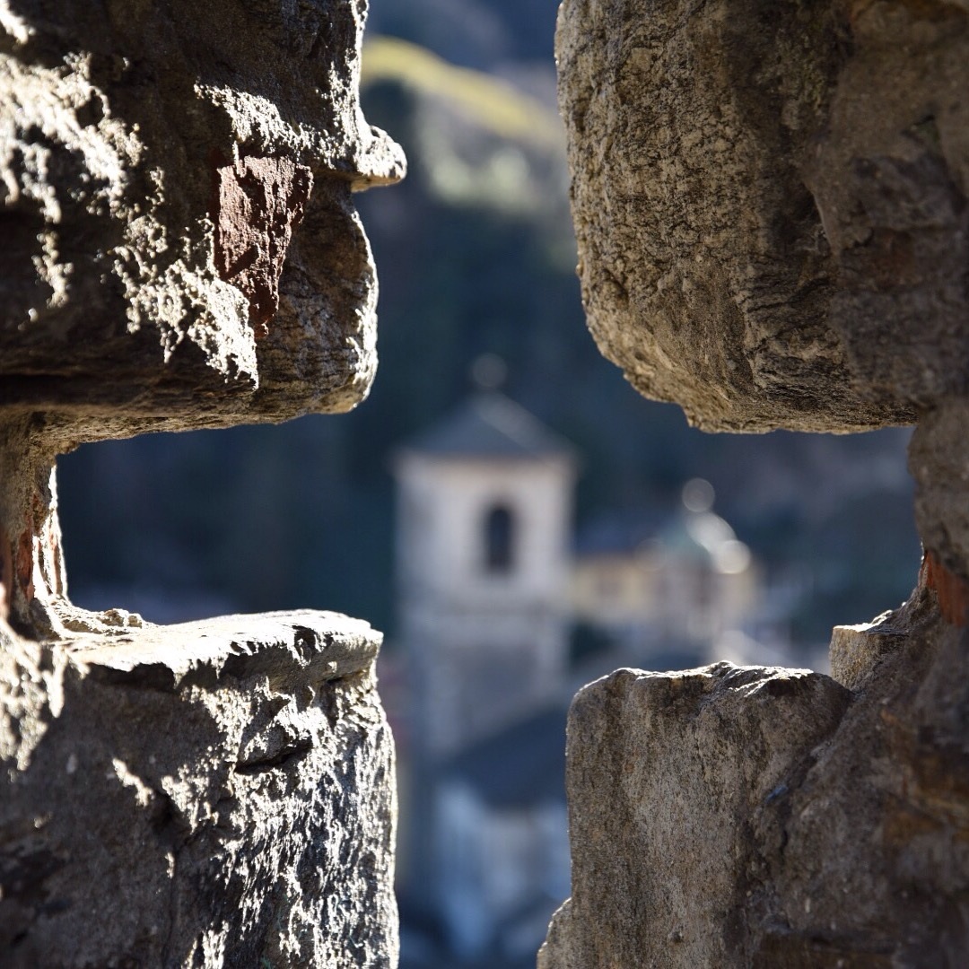 Attraverso una croce