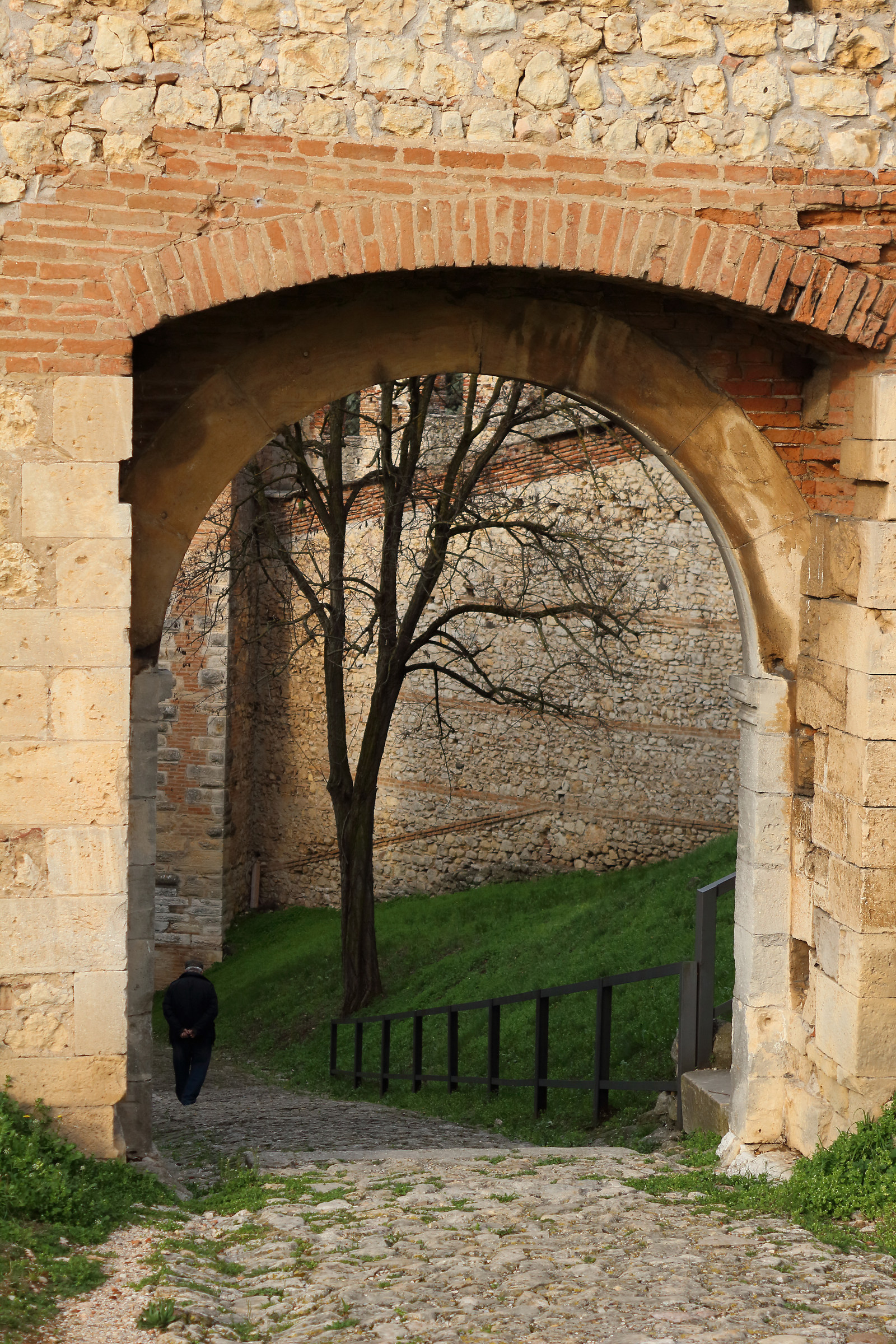 Castello di Soave - Passaggio ad arco