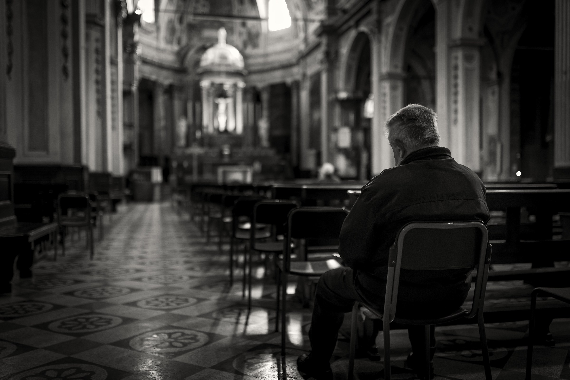 In religioso silenzio