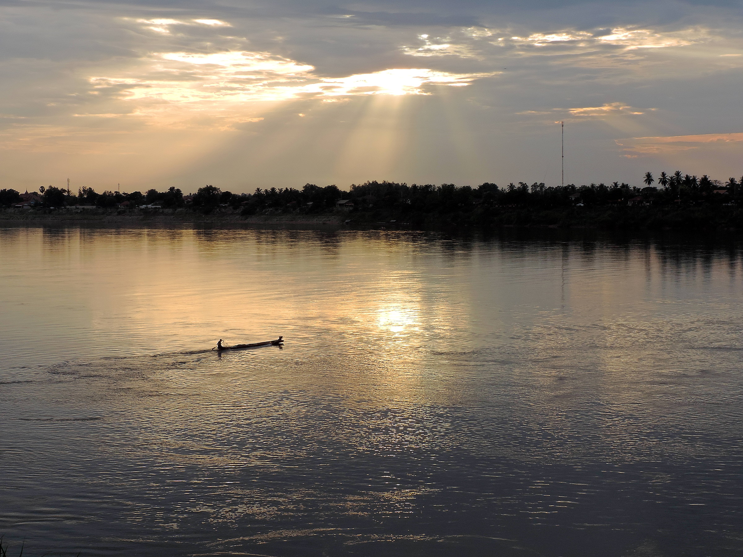 Tramonto sul Mekong, Nong Khai, Thailandia.