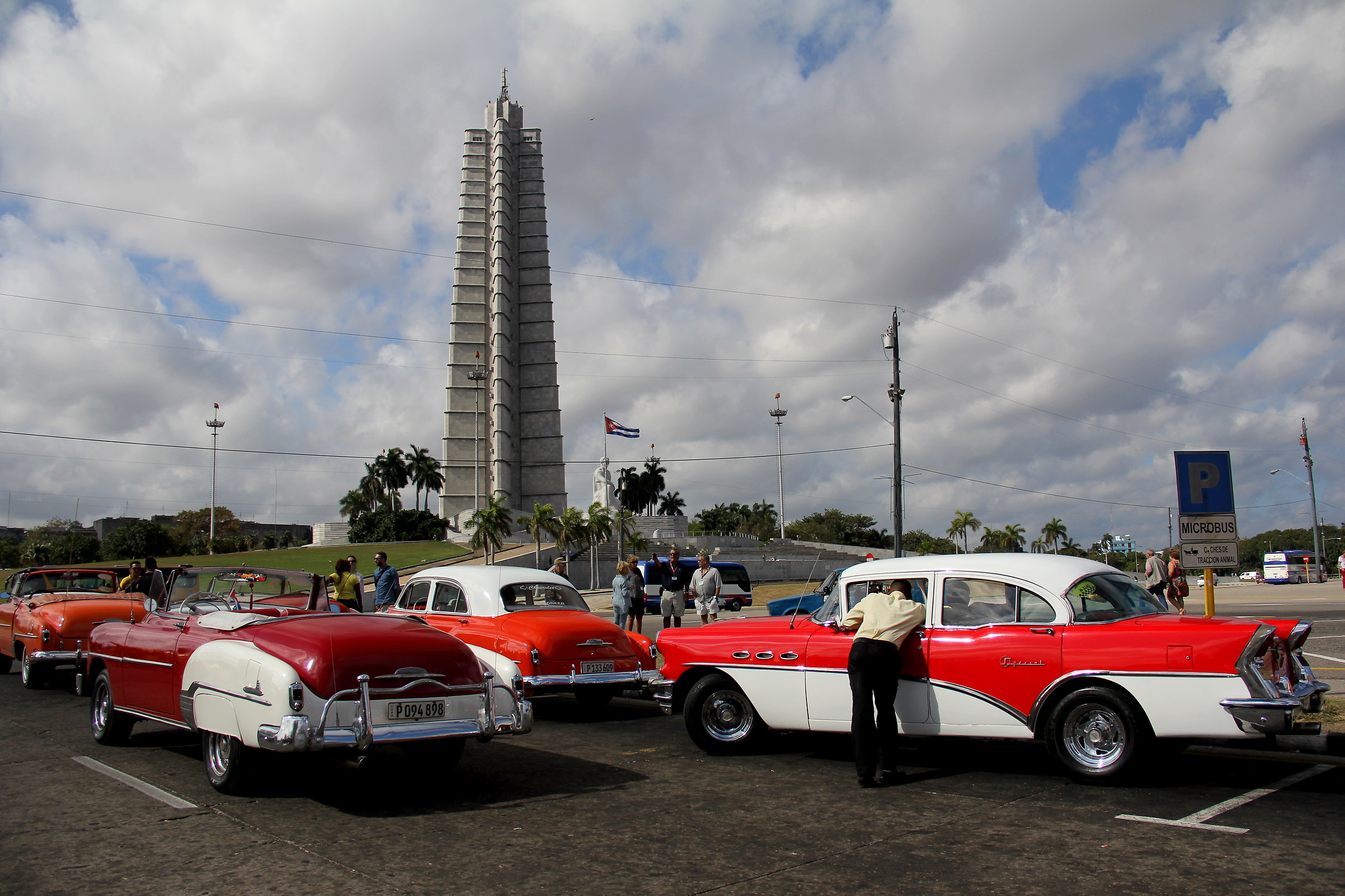 Color in the Plaza de la Revolucion