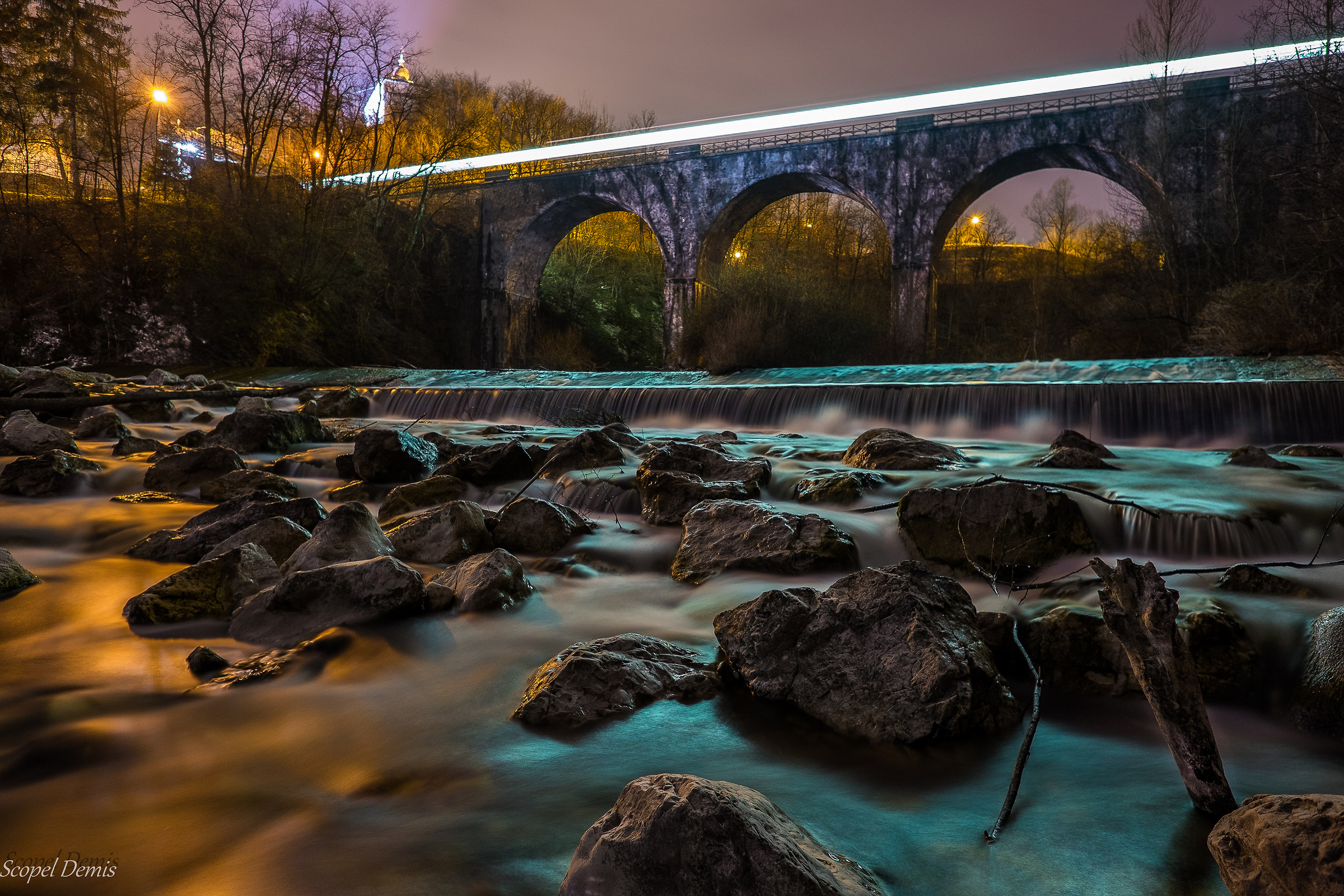 lo spettacolo è gratis.