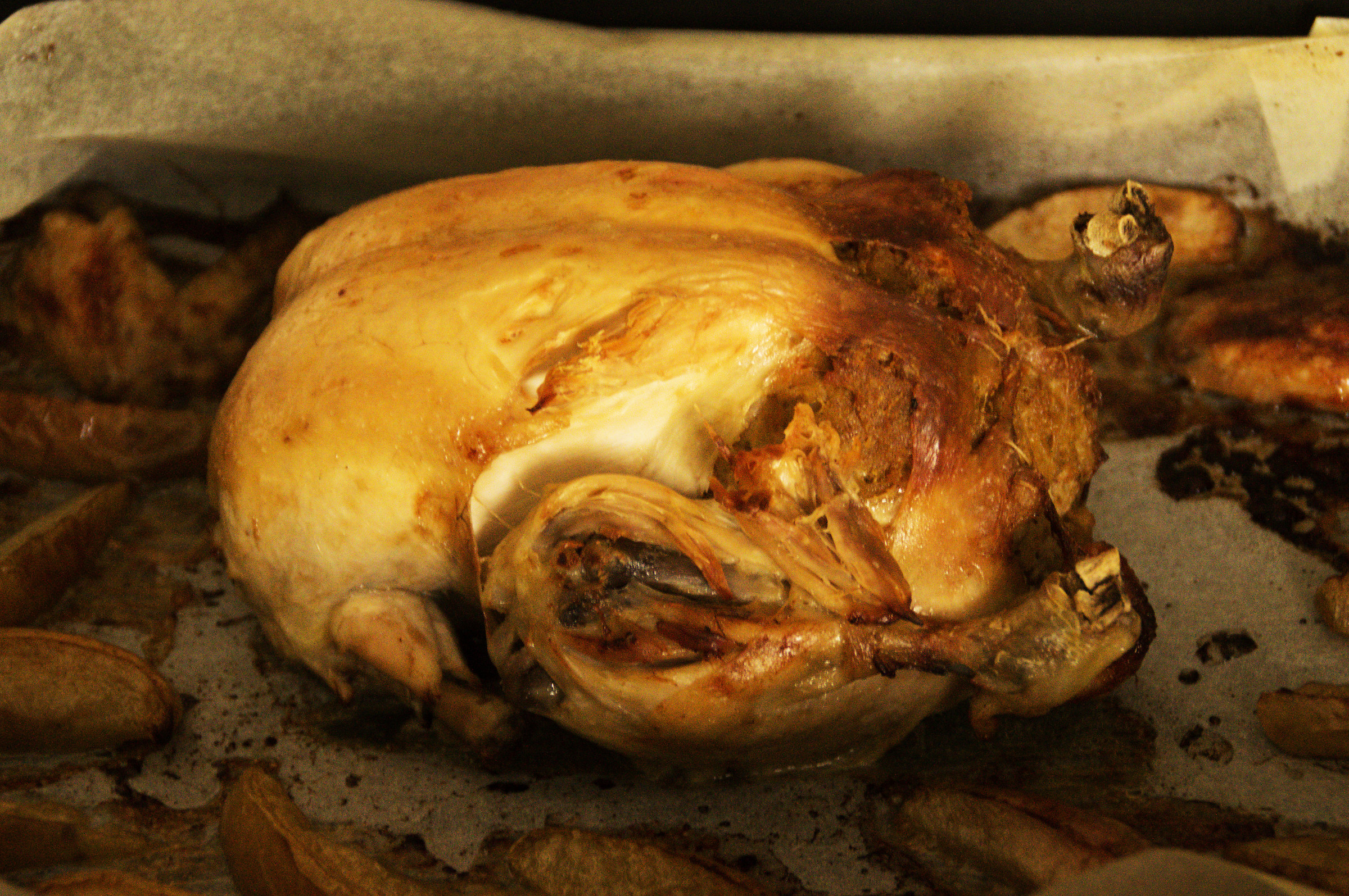 Chicken stuffed with meat garnished with apples ranetta