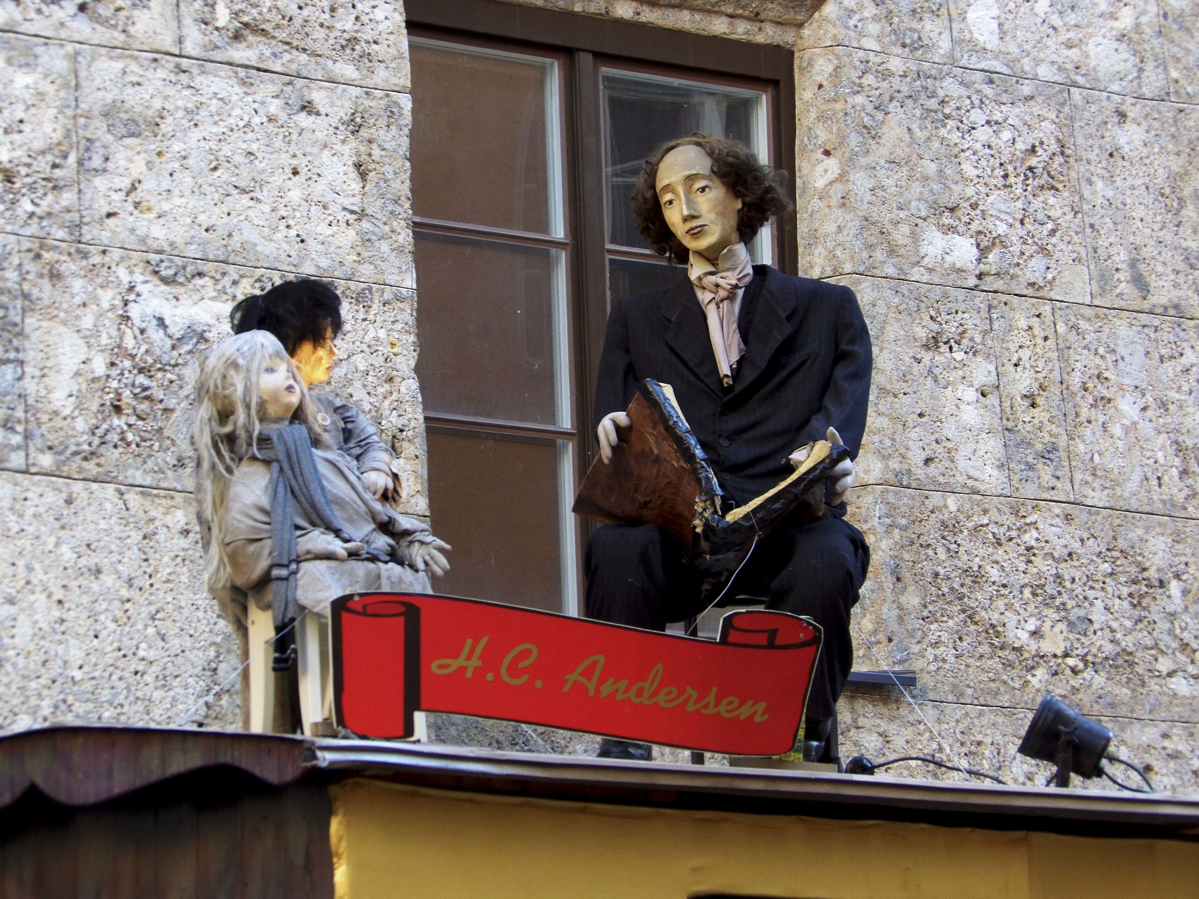 leggi dal balcone...