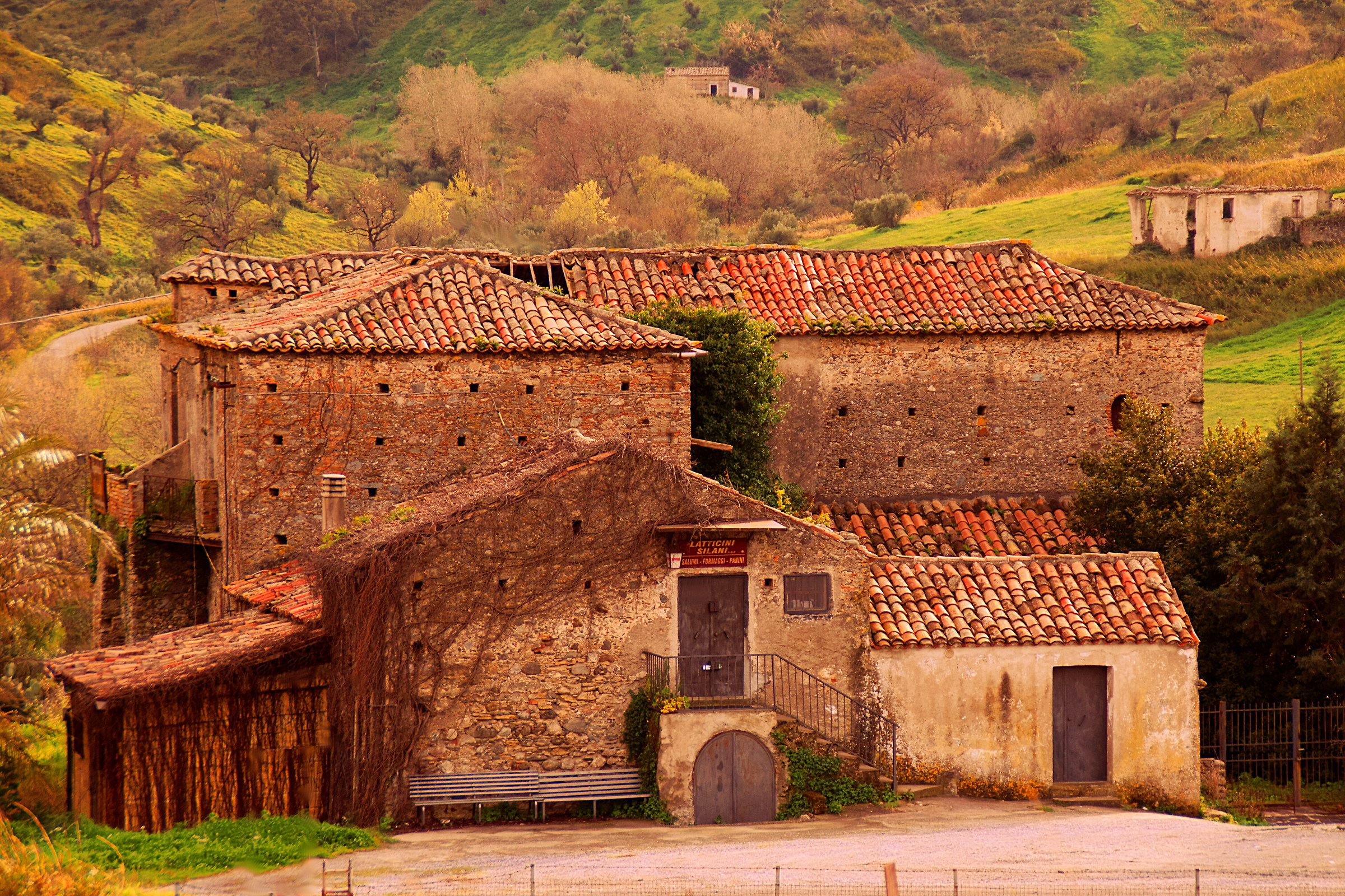 Casolare vende latticini