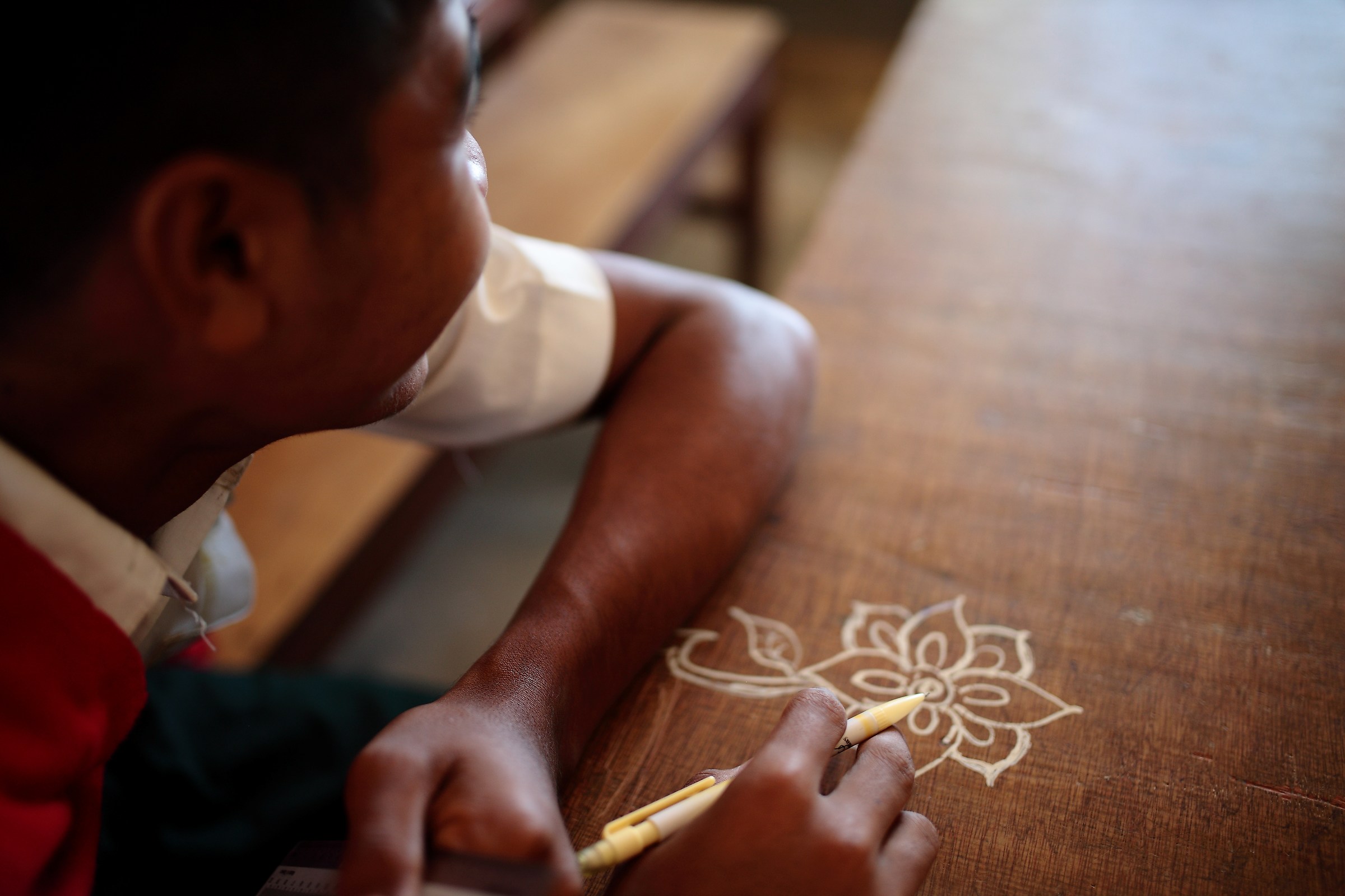 The inscriptions on the benches ....