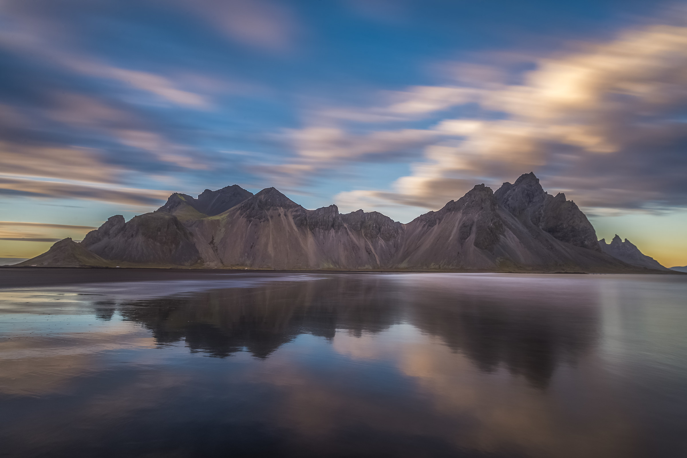 Breaking lights Vestrahorn