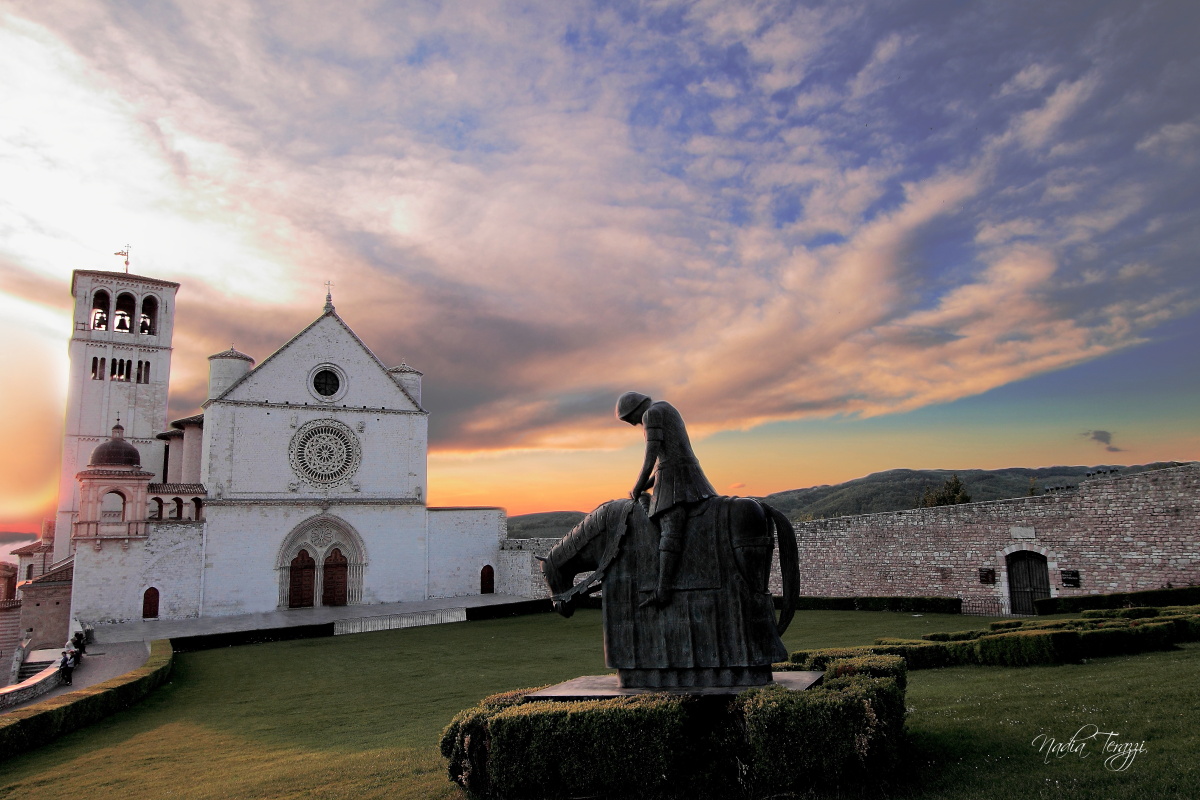 Assisi al tramonto