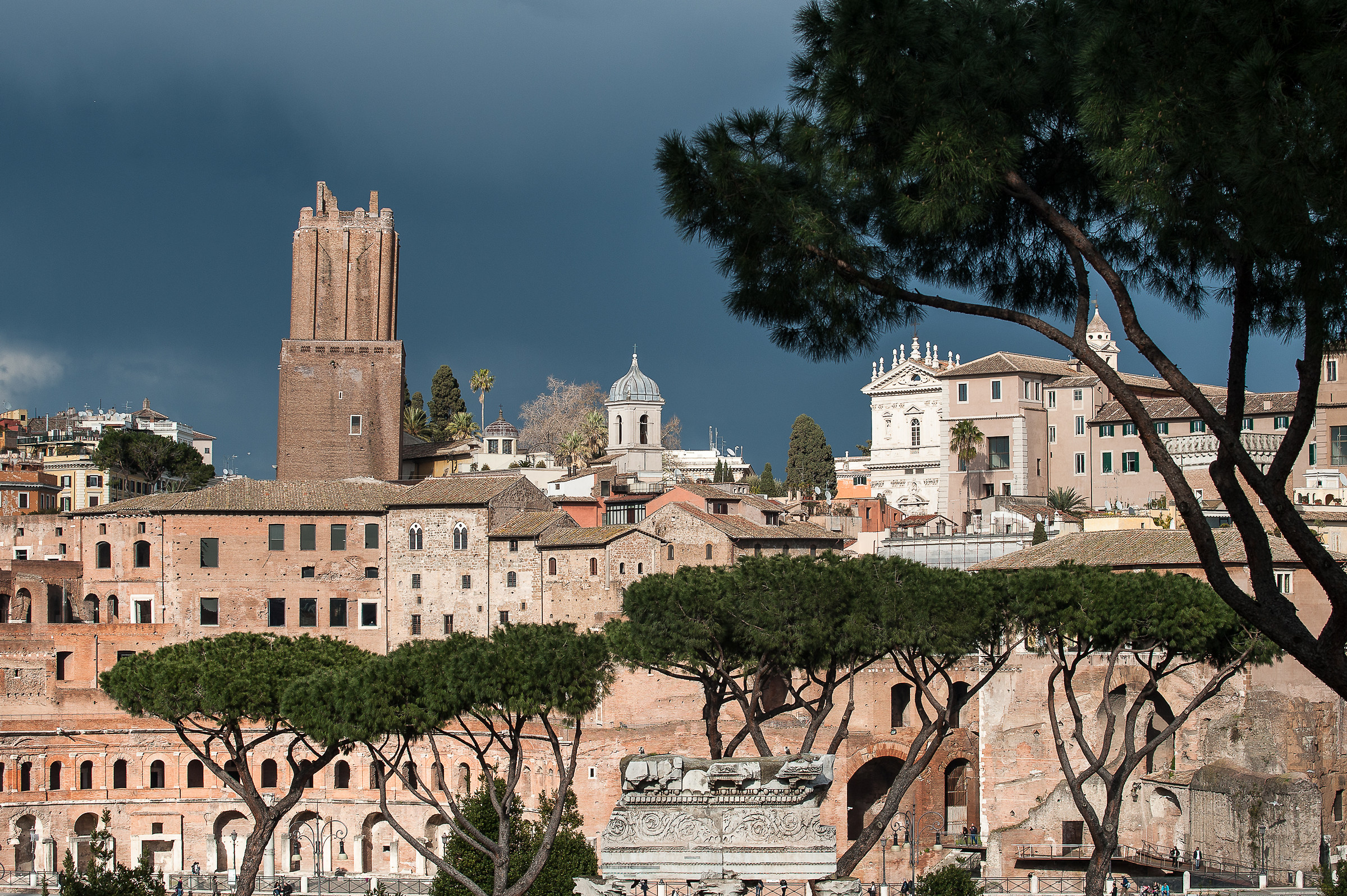 Roma:I Mercati di Traiano prima del temporale