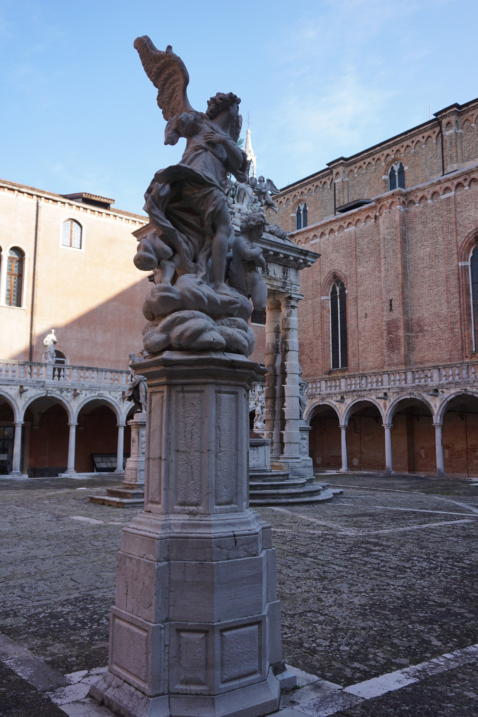 Arcangelo del chiostro della Trinità