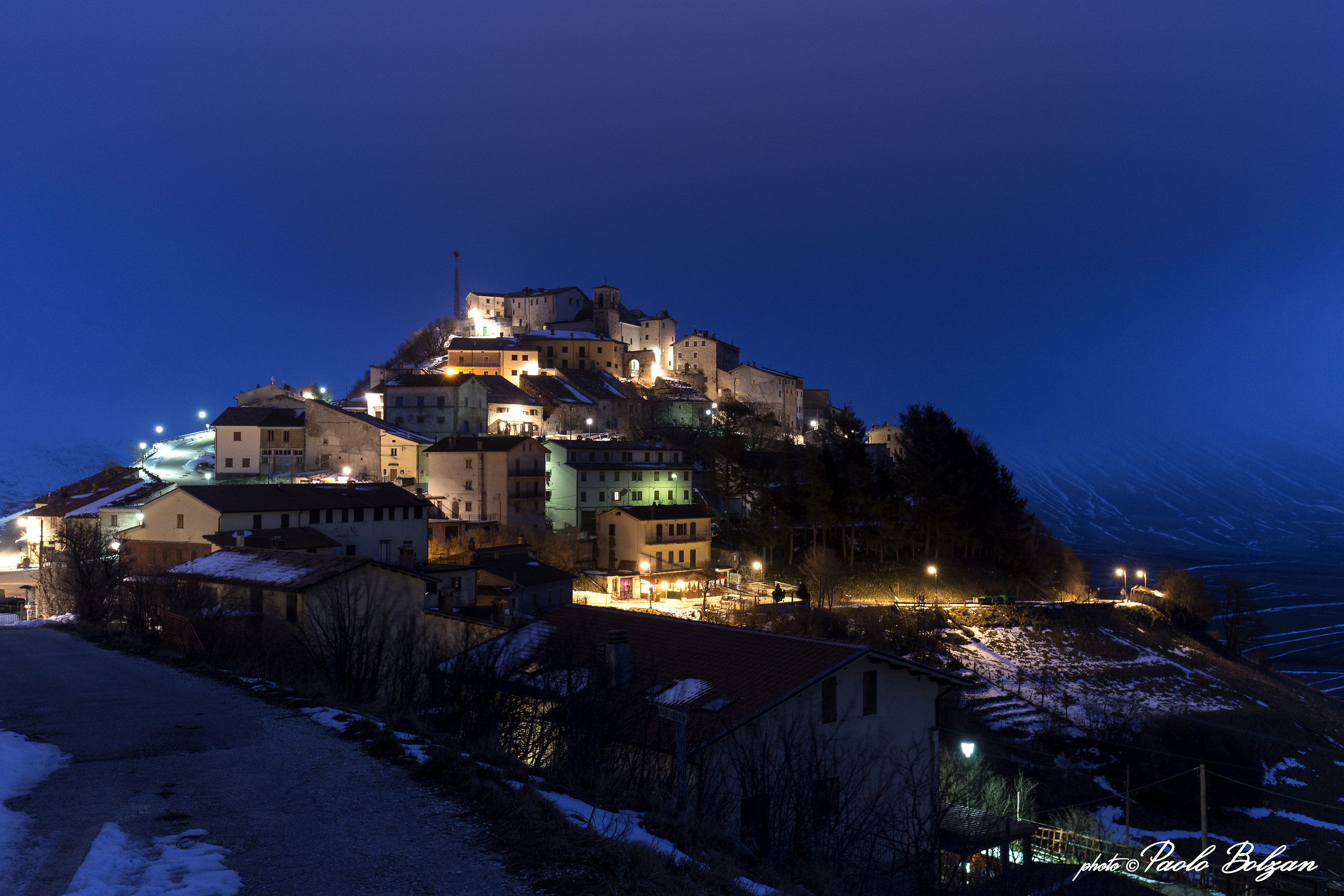 Castelluccio in blu