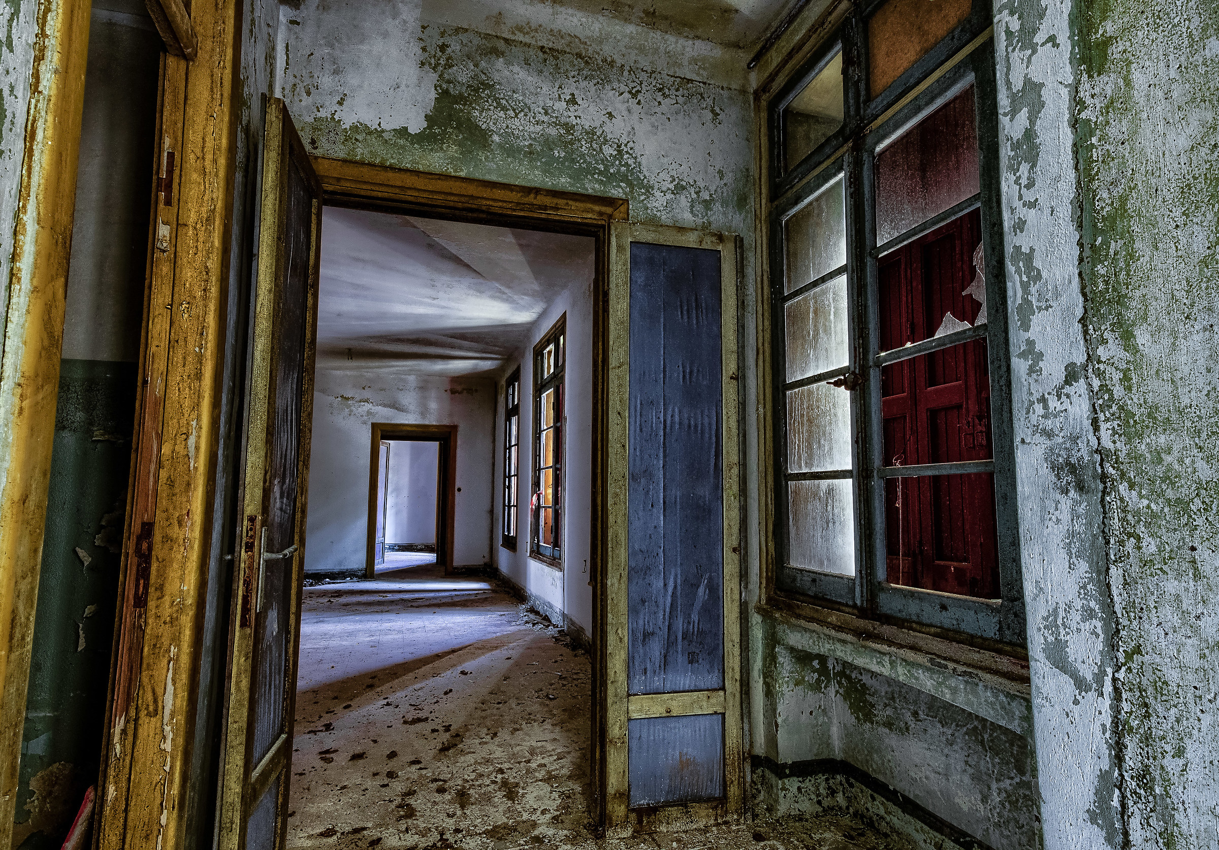 Colonia degli orrori...chi entra per primo ?