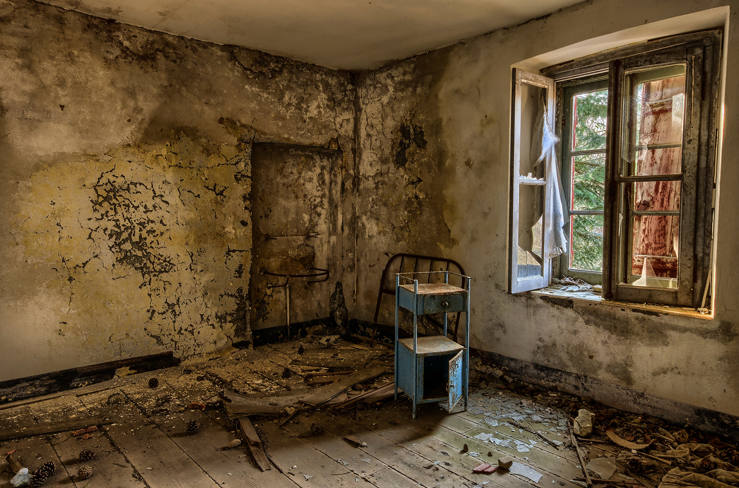 Colonia degli orrori...la casa del custode suicida