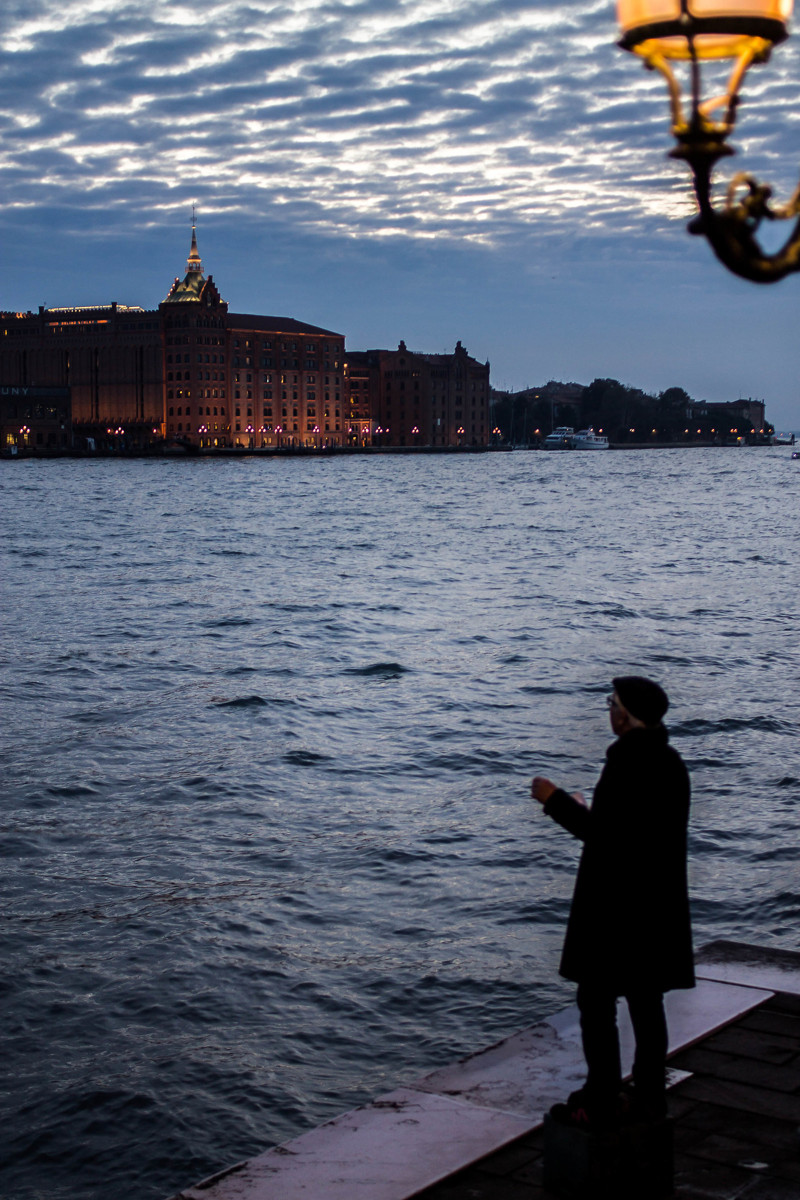 the man who recites the sea