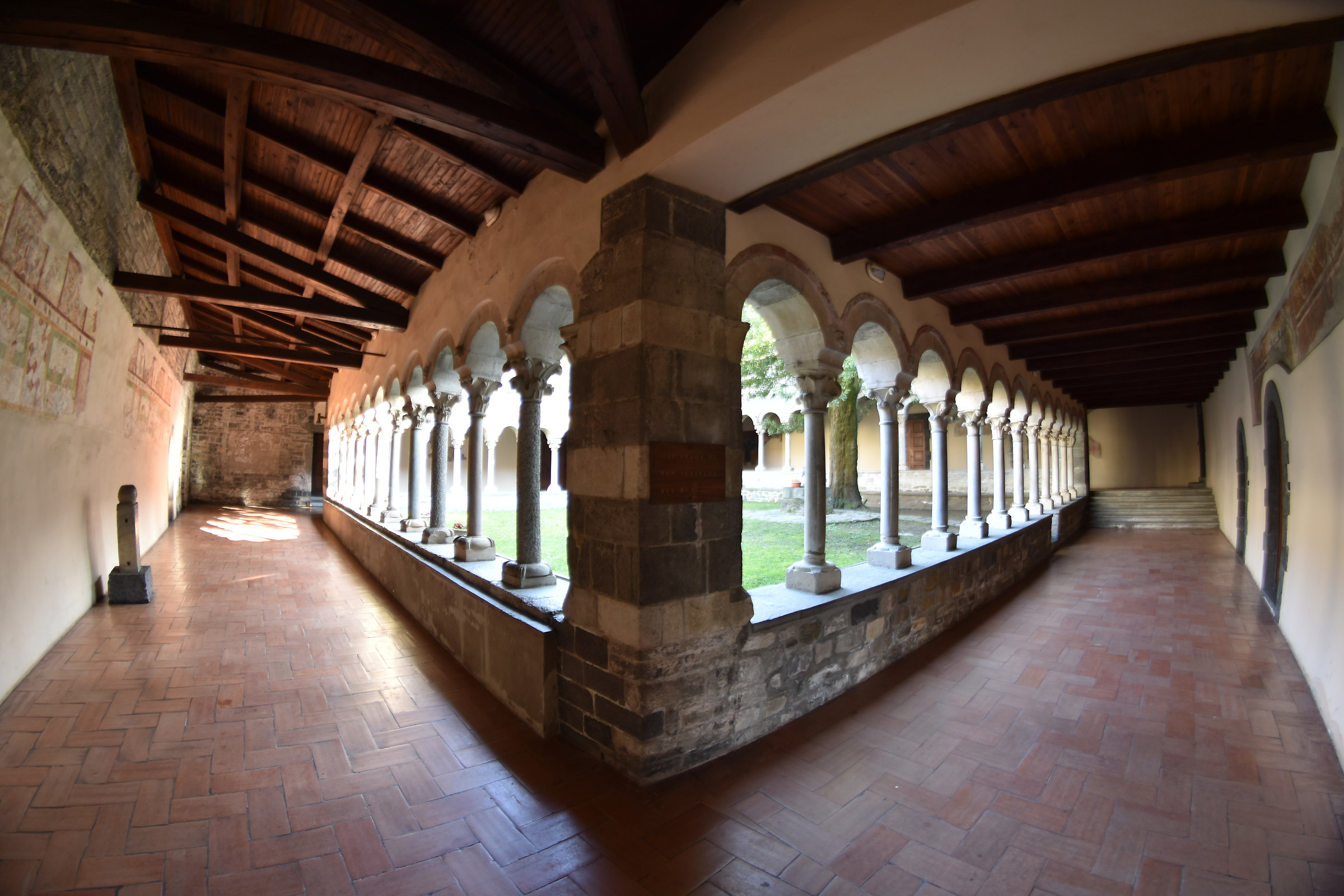 Chiostro dell'Abbazia di Piona(1)