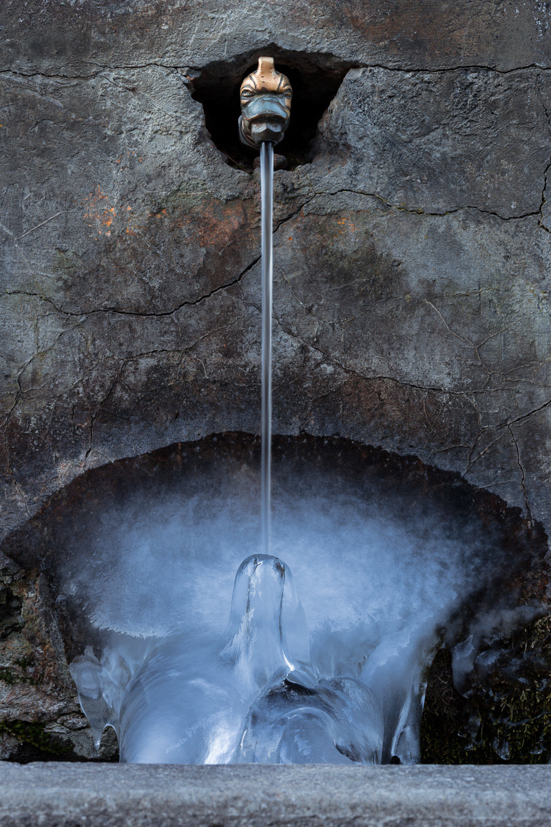 Fountain with a glass of ice ...