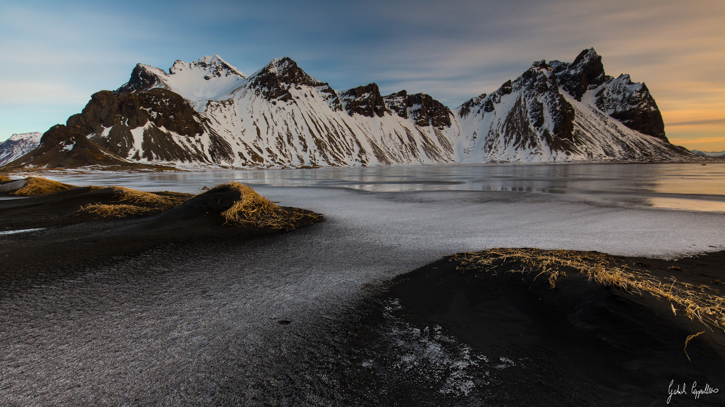 Sorge il sole sulle vette e sul mare