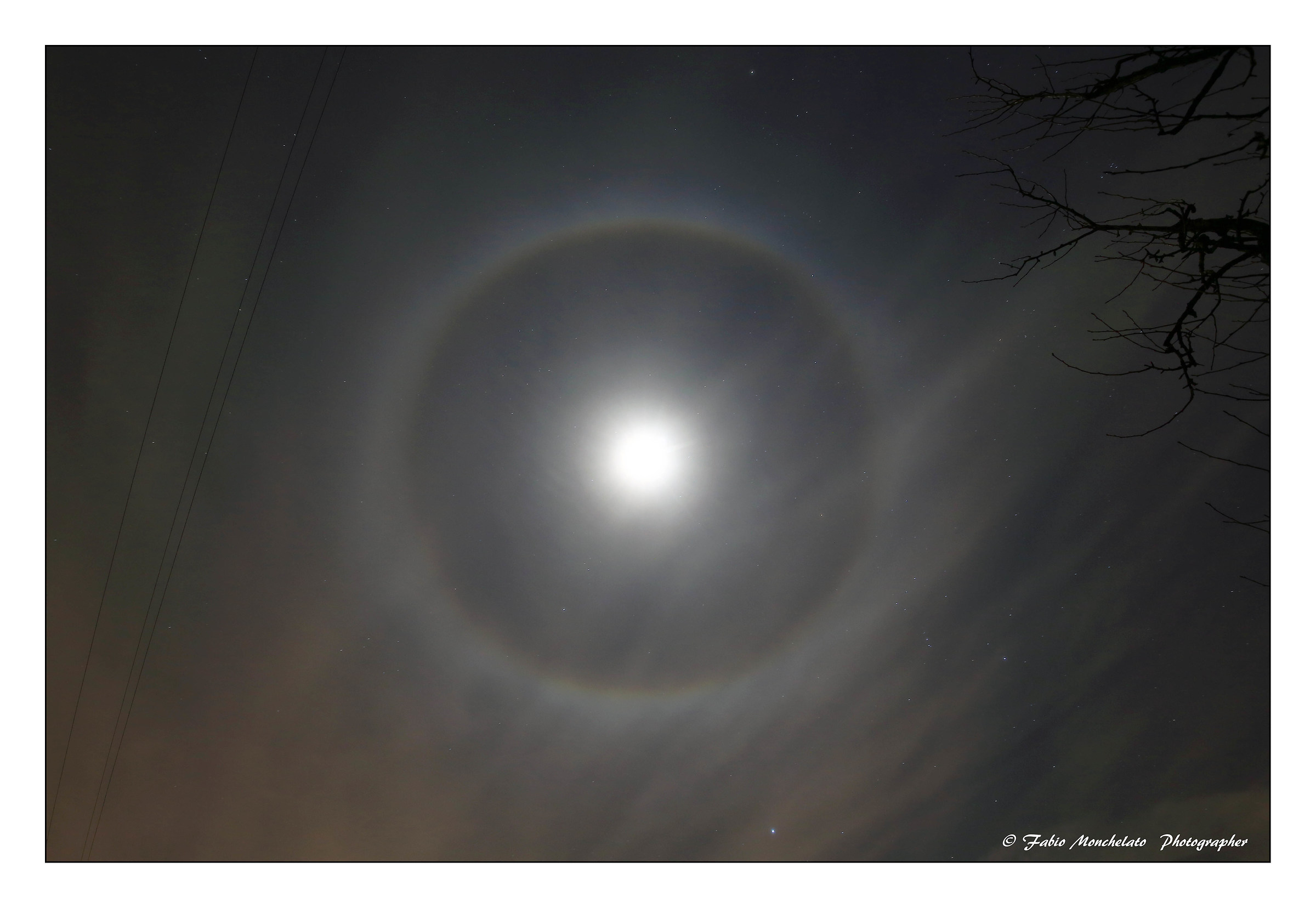 22 ° circle of the moon