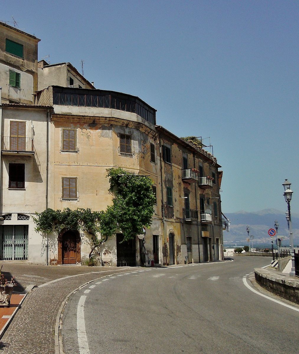 The house with the screw