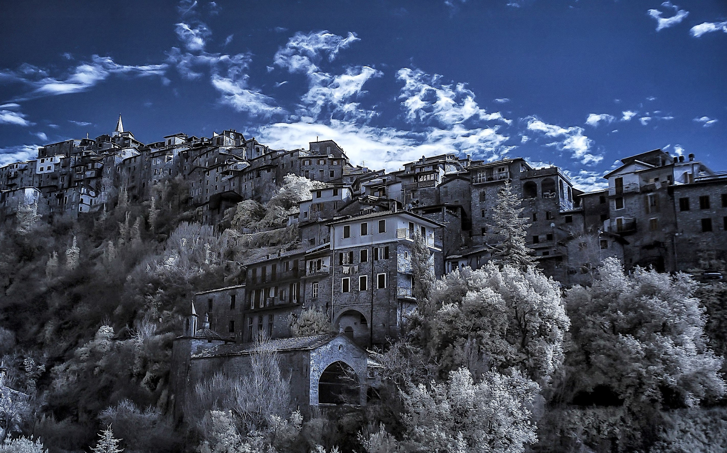 Panorama Apricale, vision infrared.