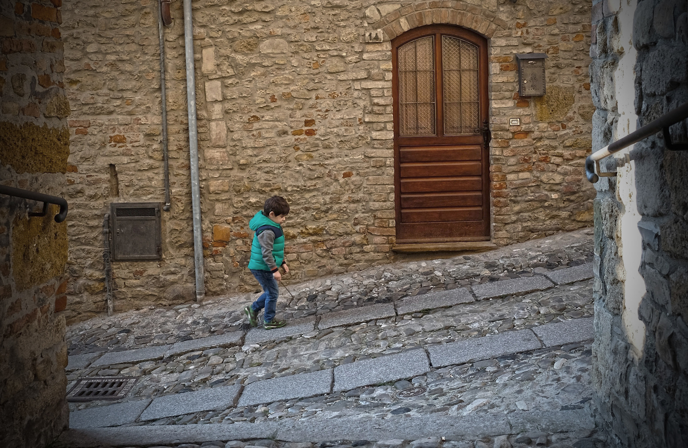 Through the streets of the castle ...