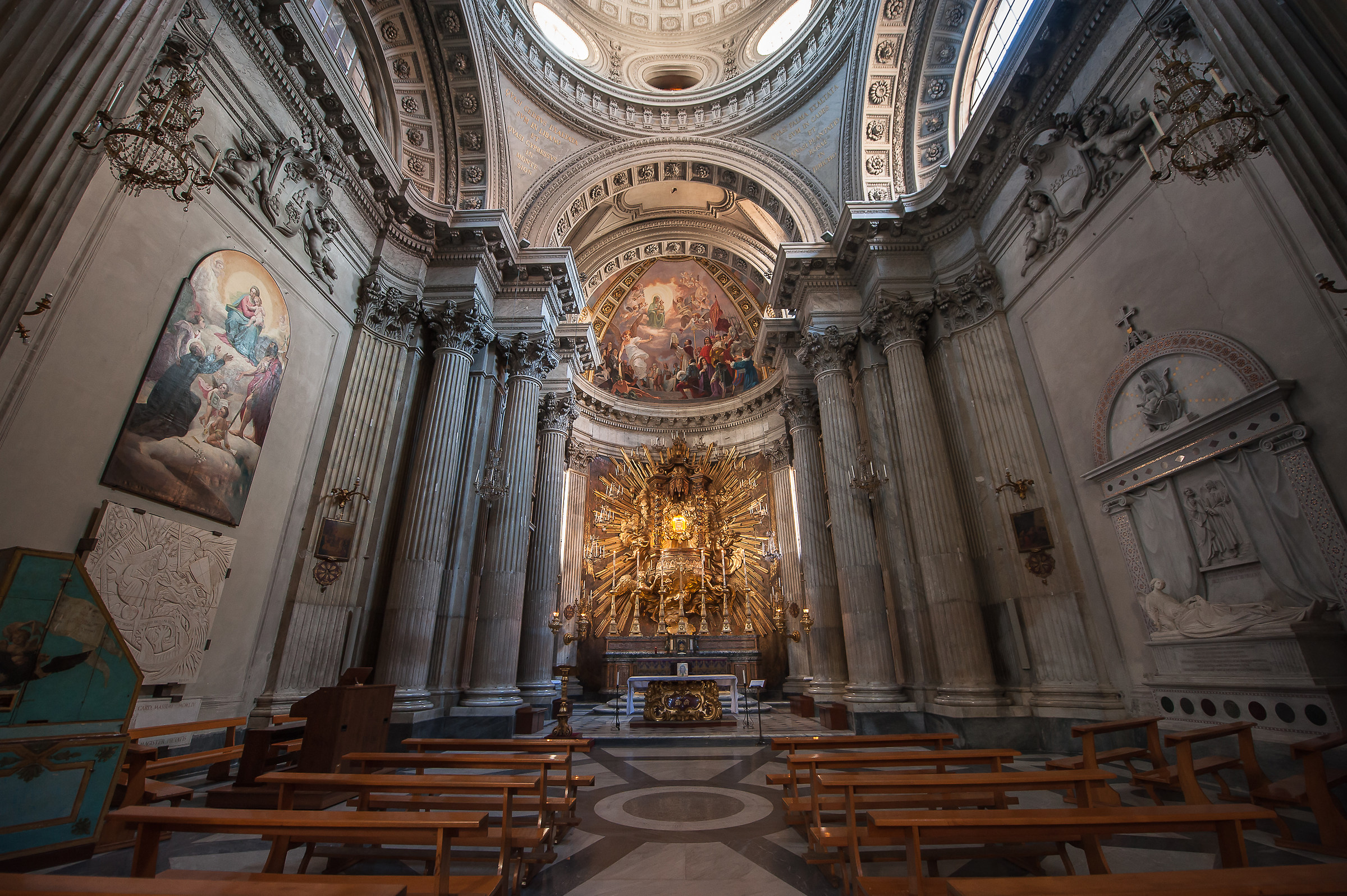 Roma-Interior Santa Maria in Campitelli