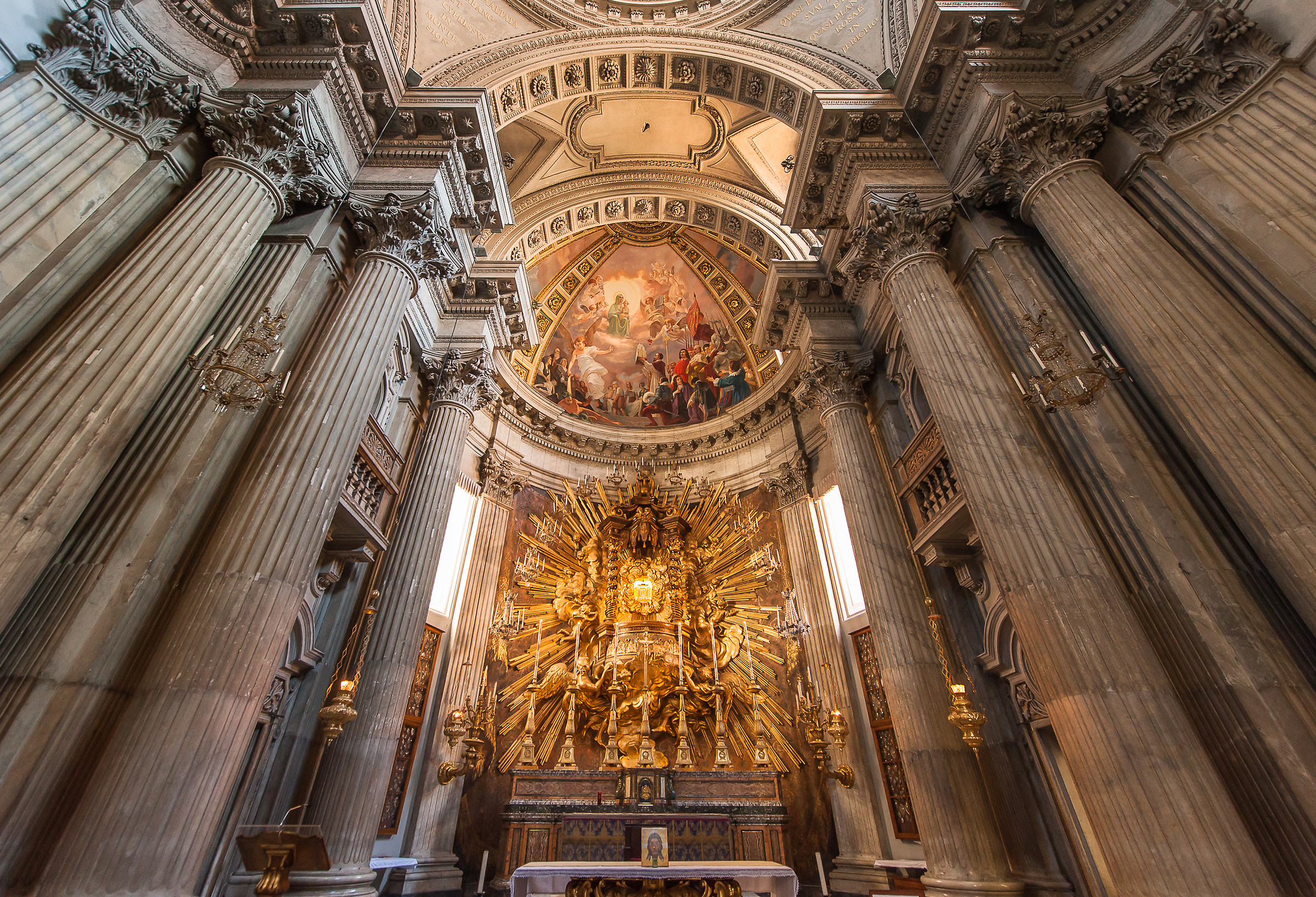 Roma-Interno S.Maria in Campitelli