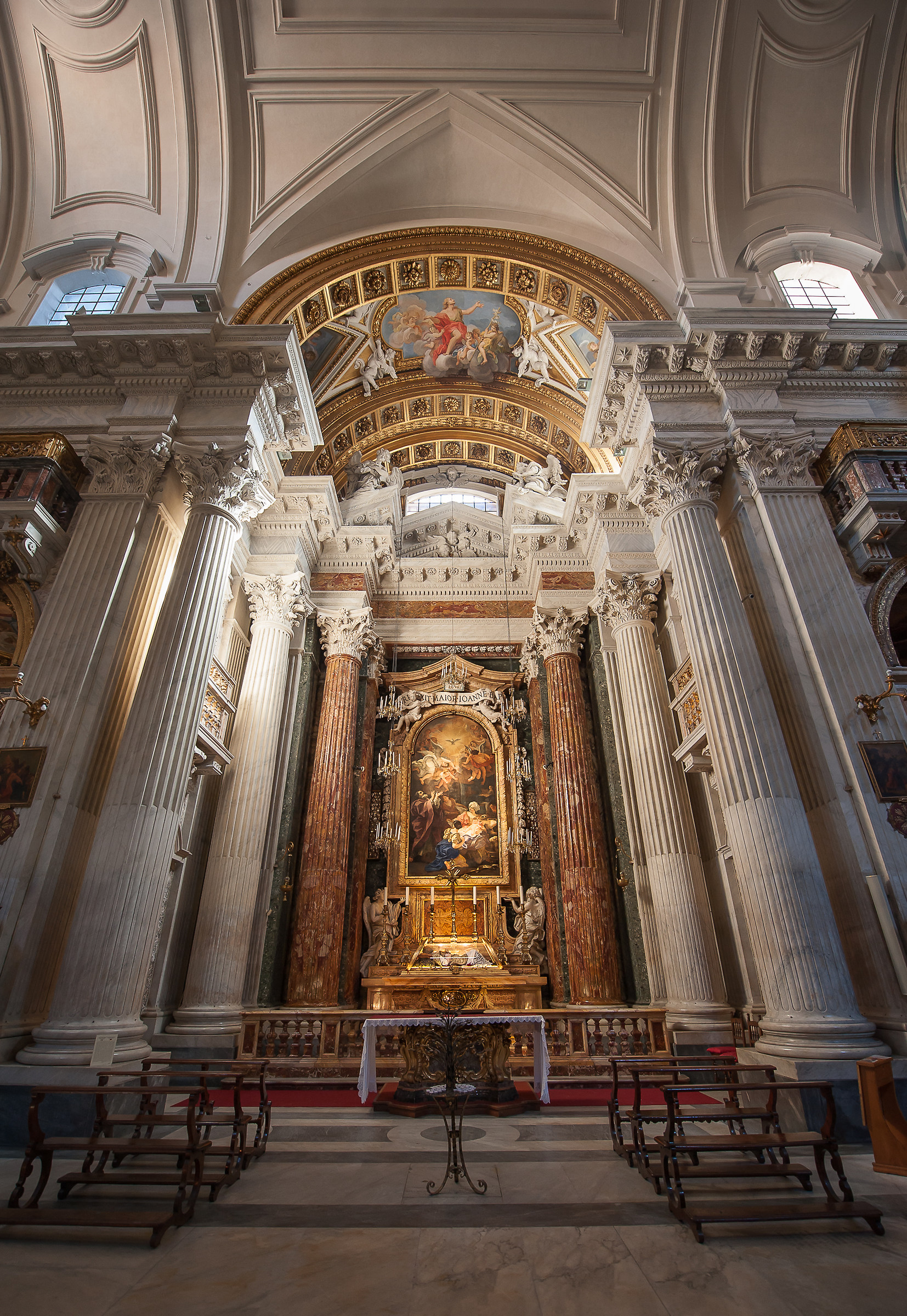 Roma-Interior Santa Maria in Campitelli