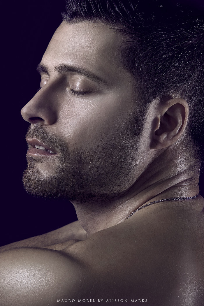 Mauro Morel in Curves Series