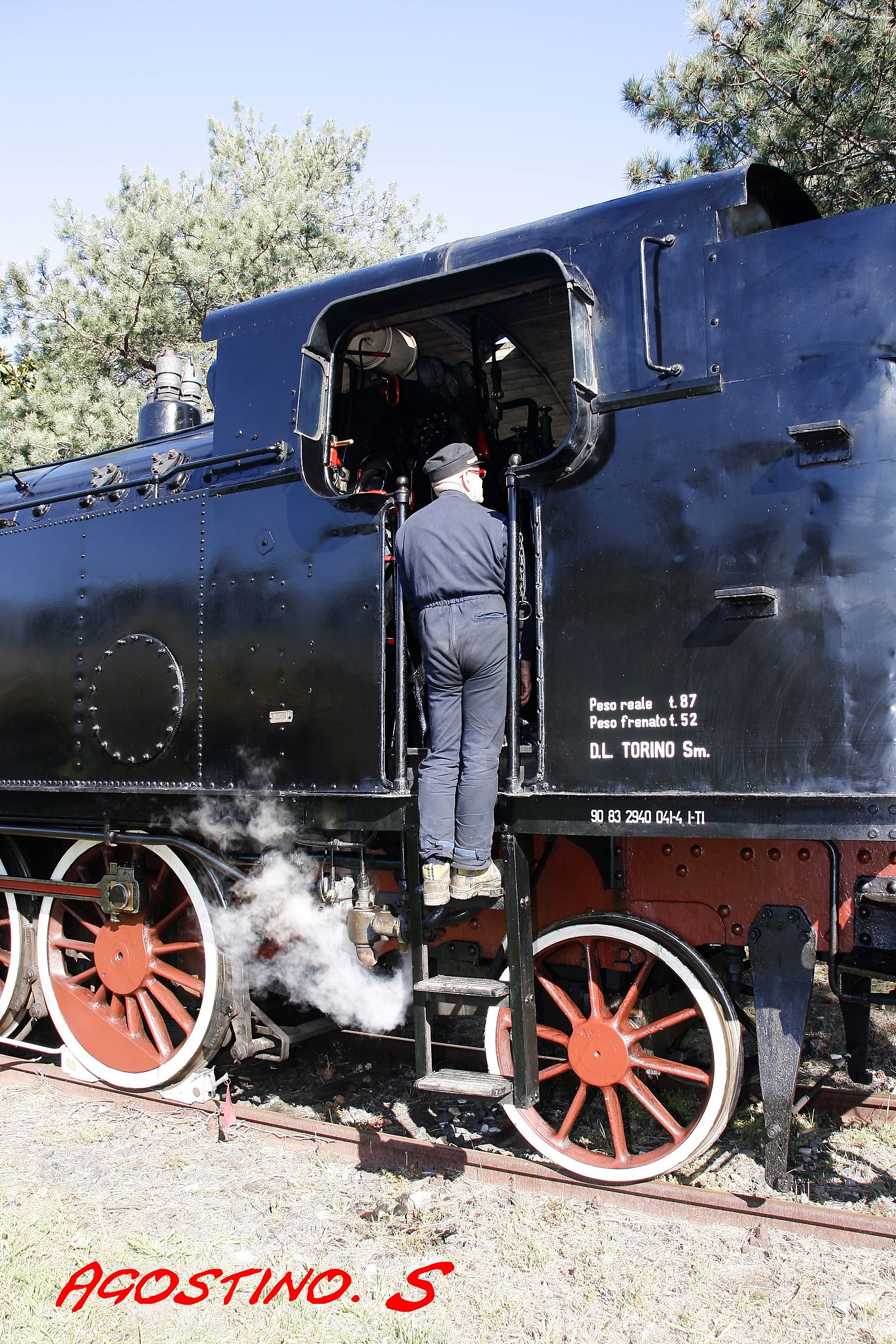 Steam locomotive