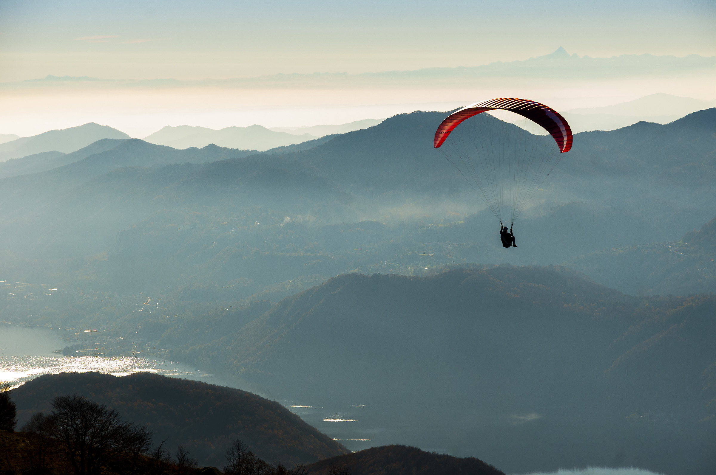 Parapendio sopra al Lago d'Orta