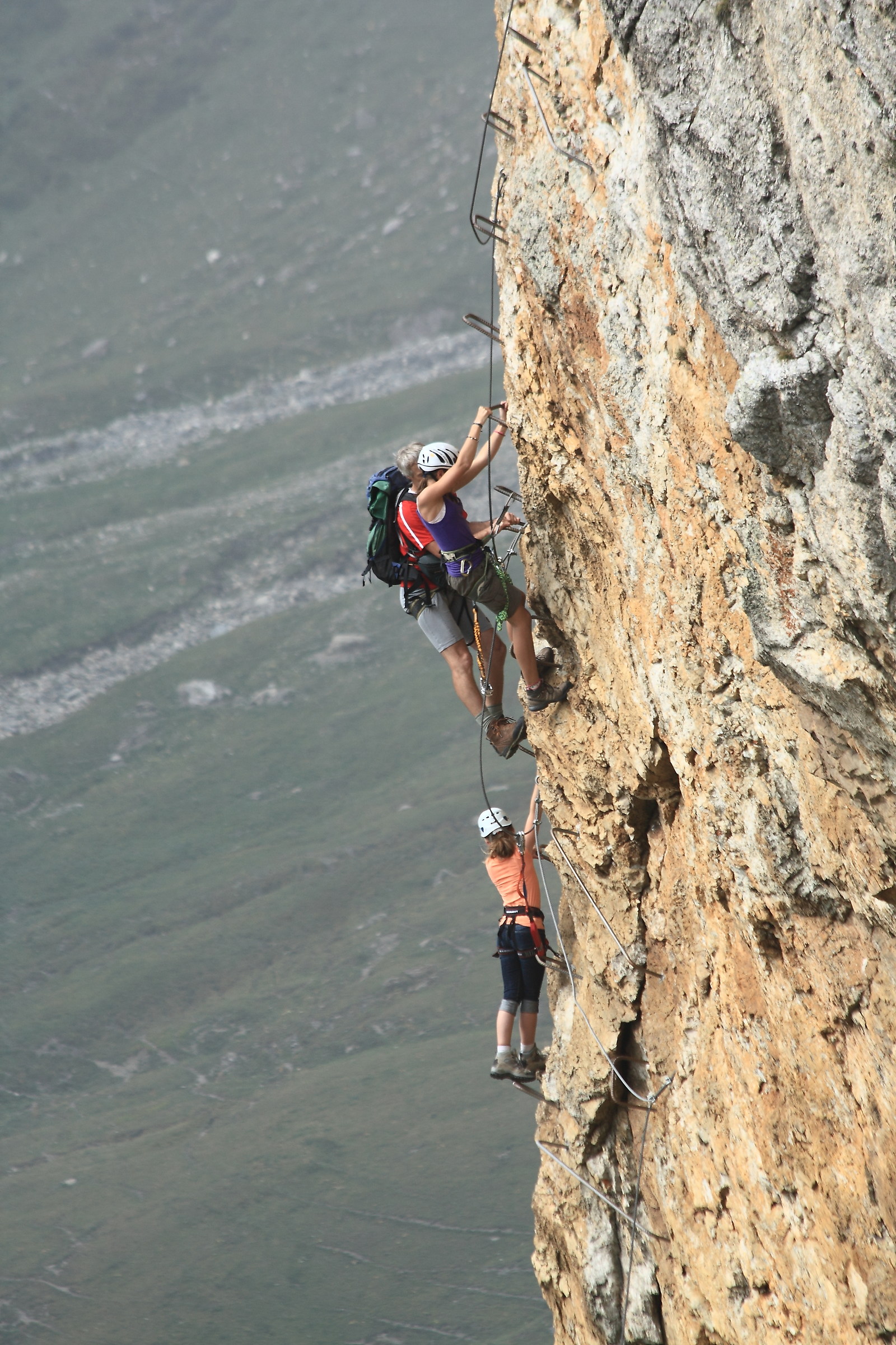 Padre con le sue figlie in parete-Rocca Senghi