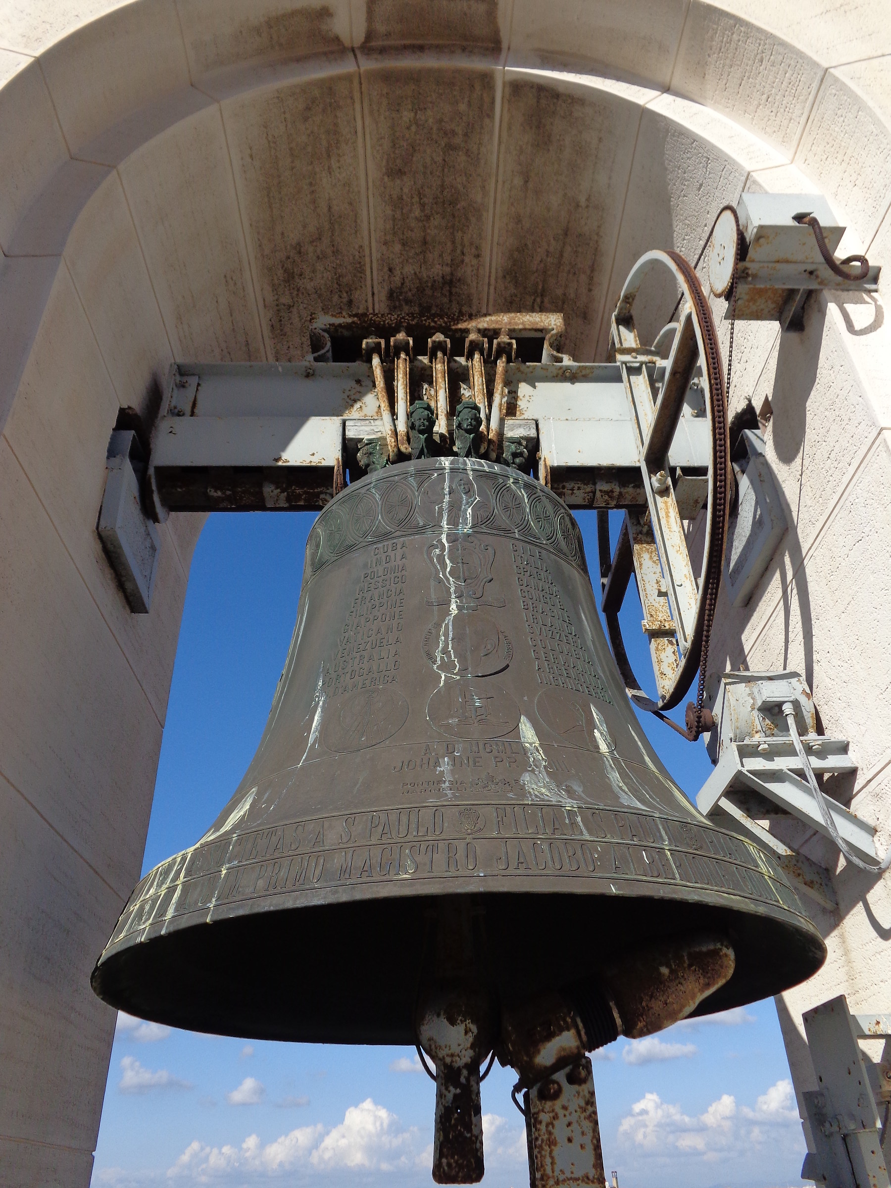 Er the big bell in Regina Apostolorum 1