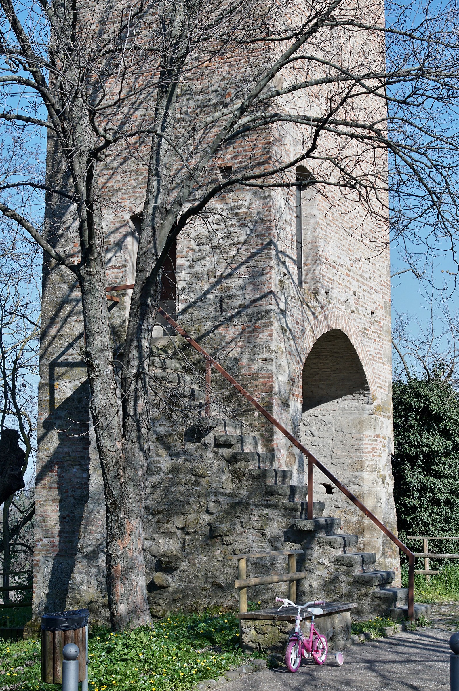 Torre e Bici sulla Collina