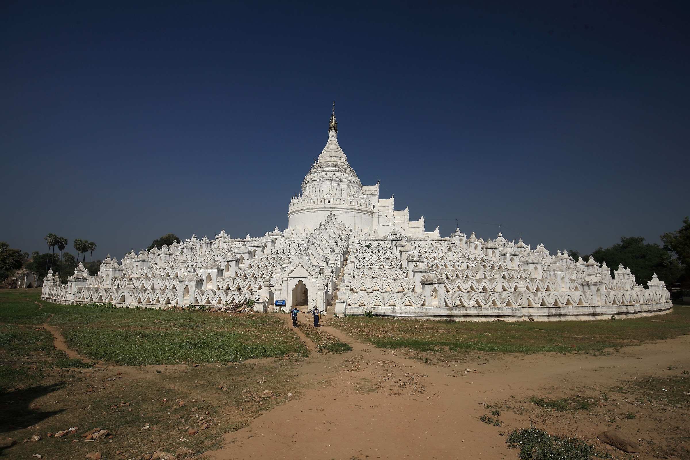 Myanmar, Pagoda Hsinbyume (the White Temple)