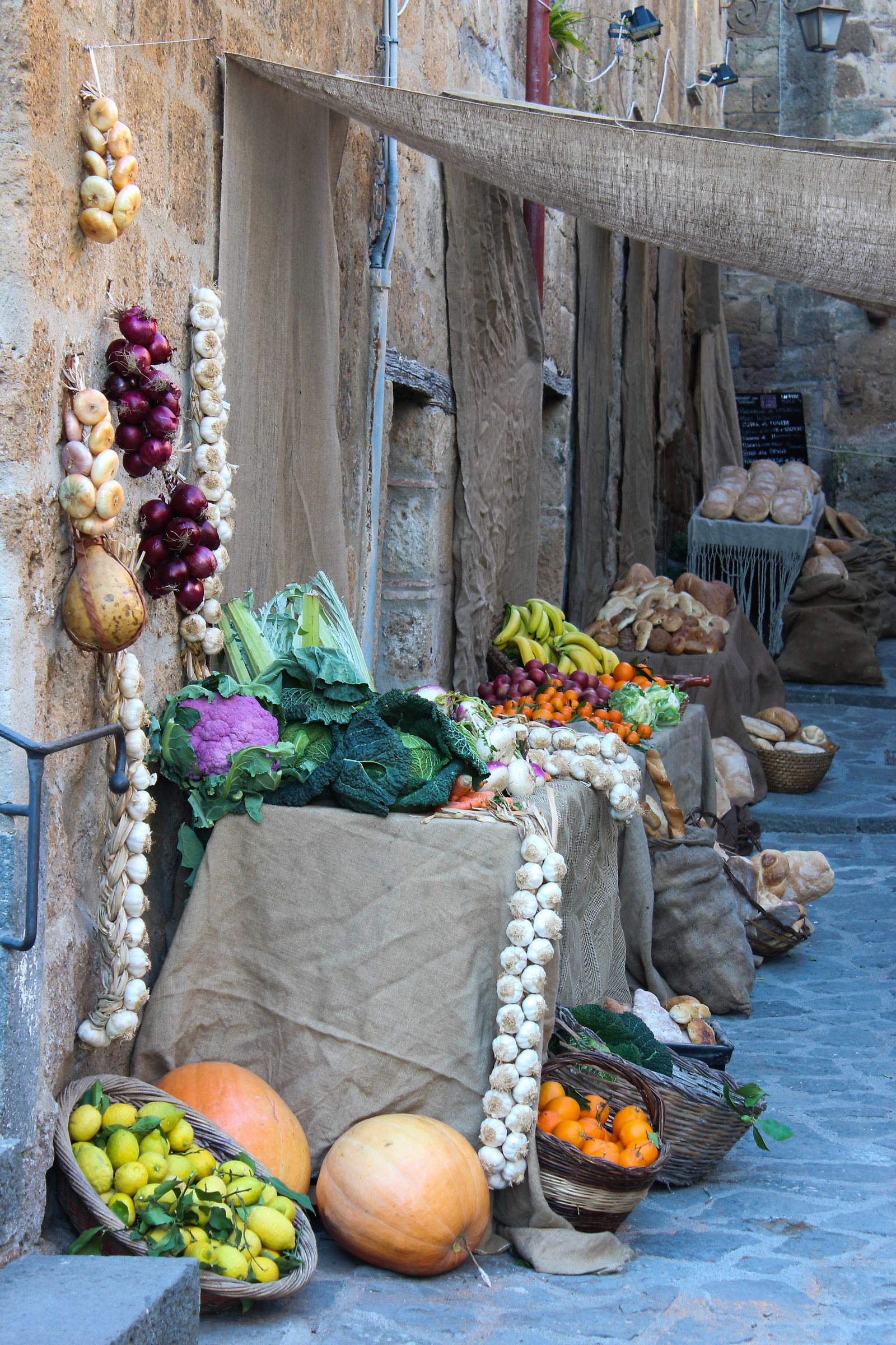 details of Civita di Bagnoregio crib