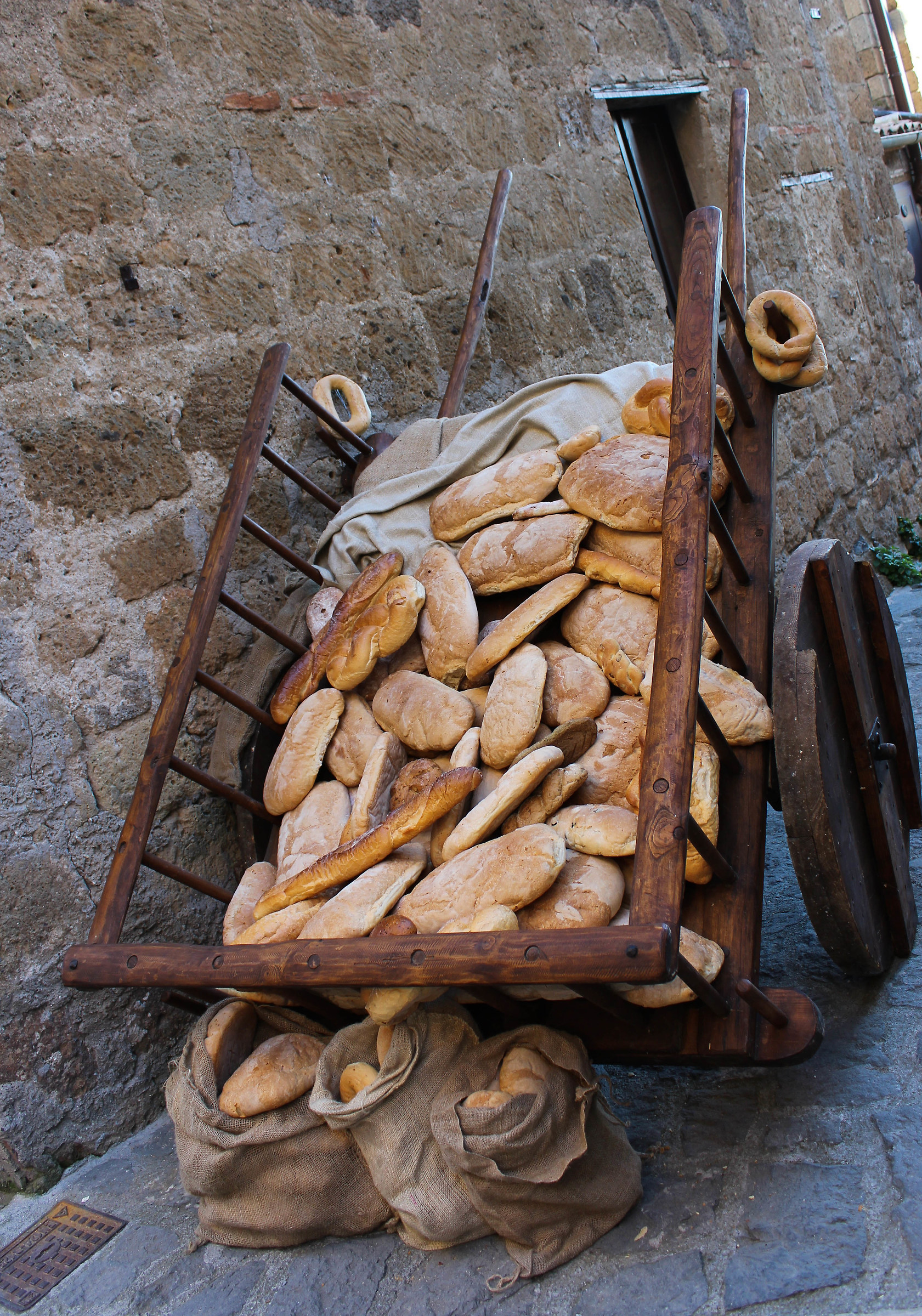 Details of the crib of Civita di Bagnoregio