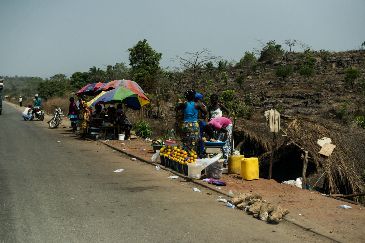 Guinea Conakry - Mercato lungo la strada