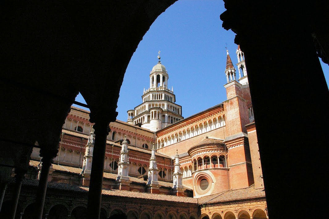 small cloister - certosa of pavia