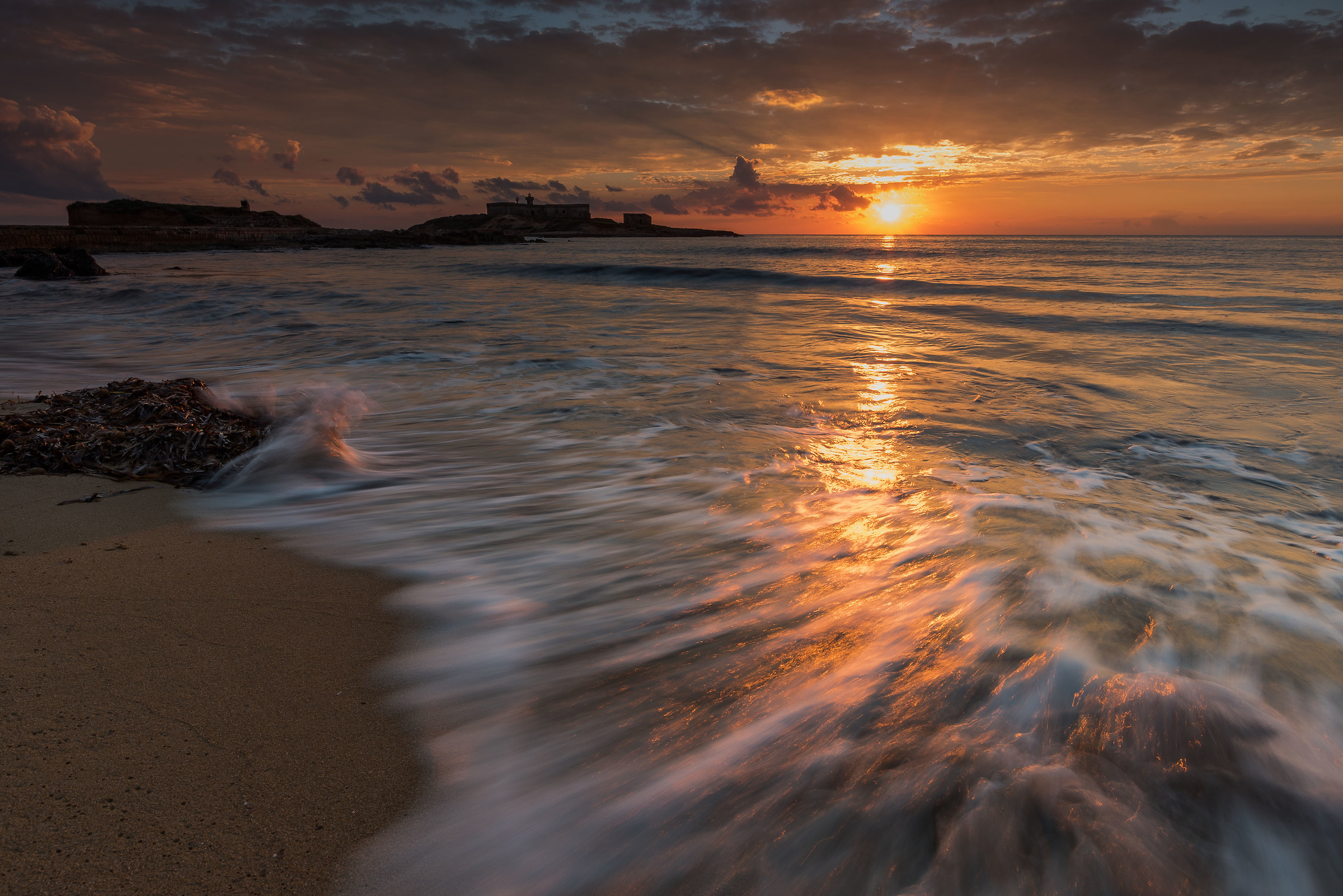 Sunset on the island of currents