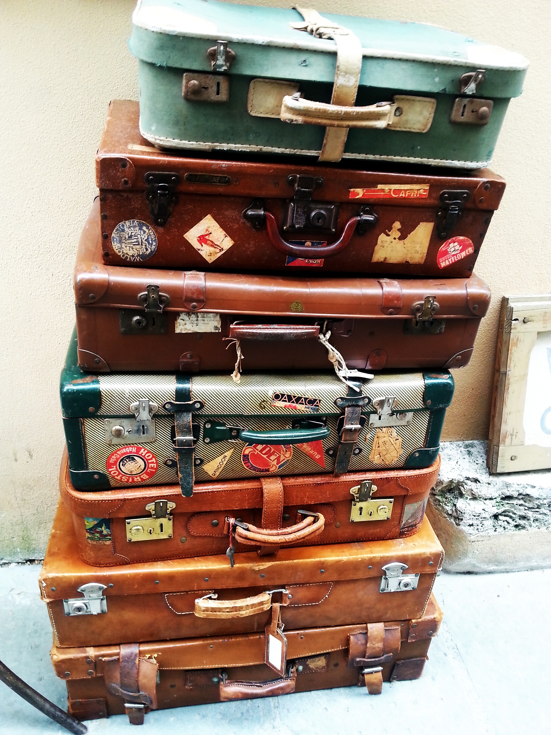 there those who travel for a living and who vivwe to travel