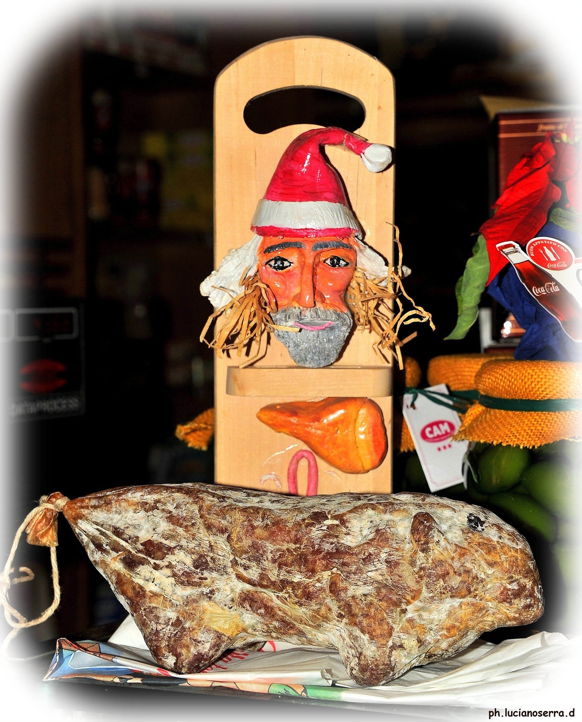 Loris/Babbo Natale... ed il salame a forma di maialino