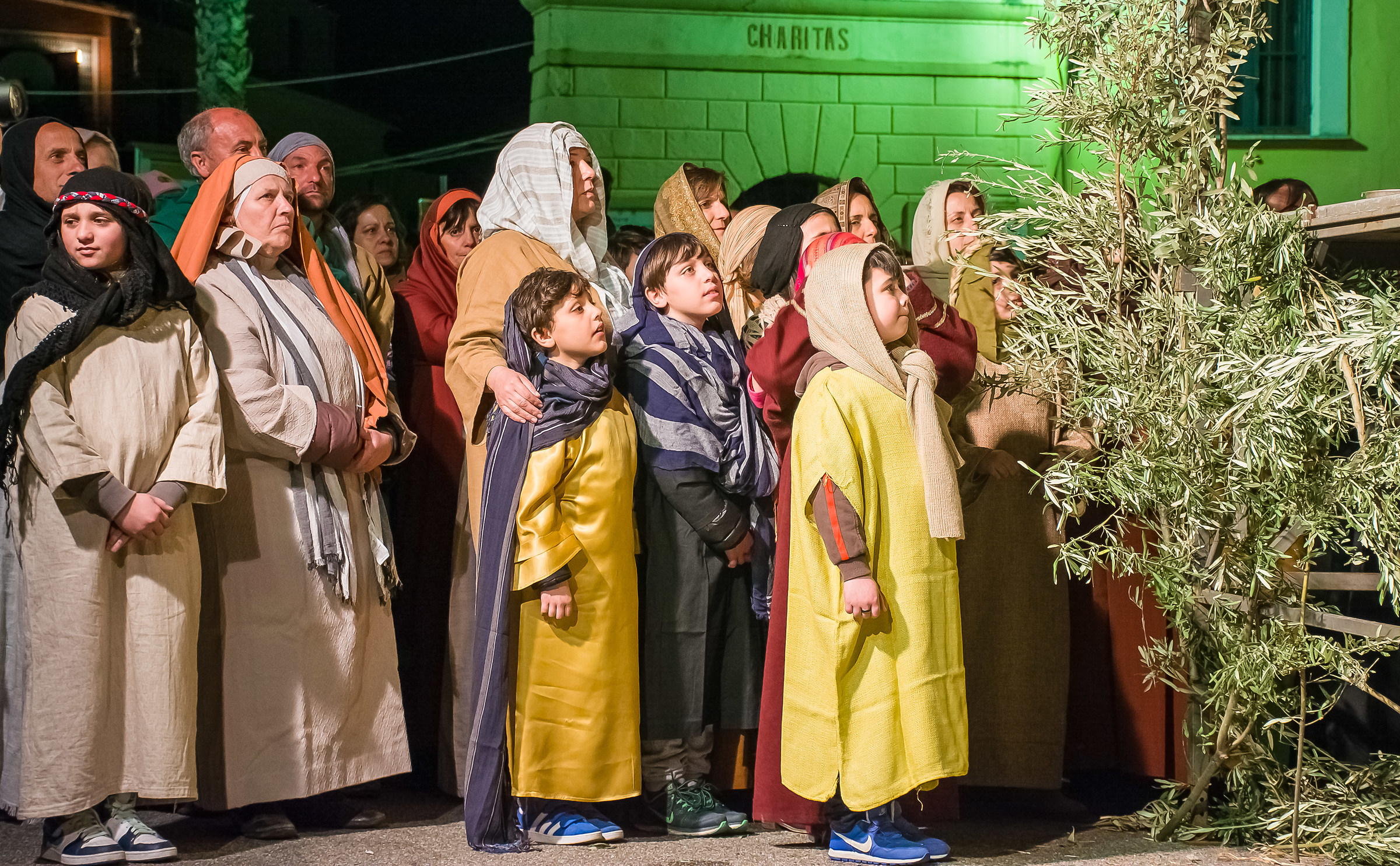 La folla che segue Gesù