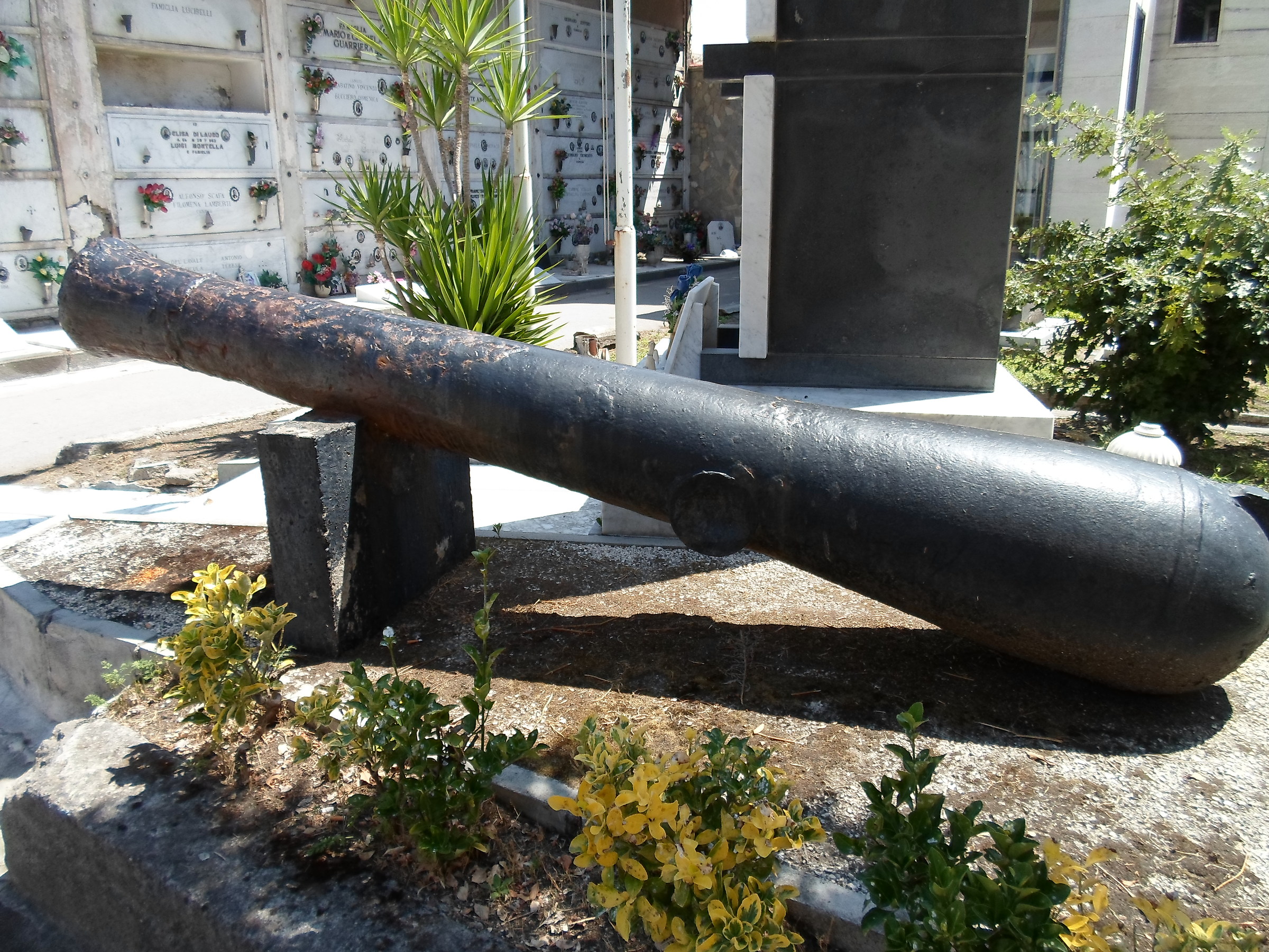 Antiquities war Bourbon